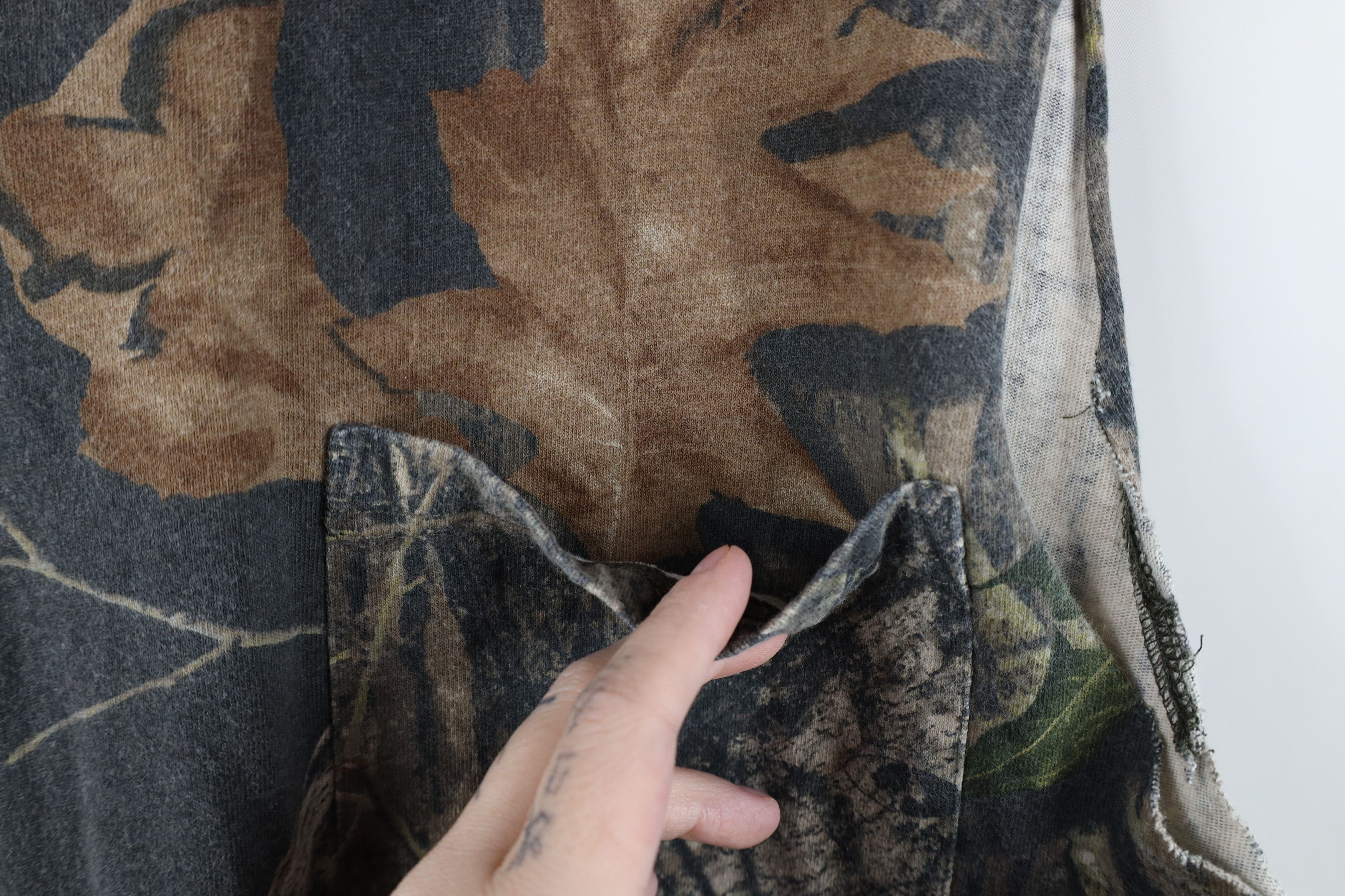Mossy Oaks × Vintage Vintage Mossy Oak Camouflage Cut Off Sleeveless T-Shirt Size US M / EU 48-50 / 2 - 5 Thumbnail