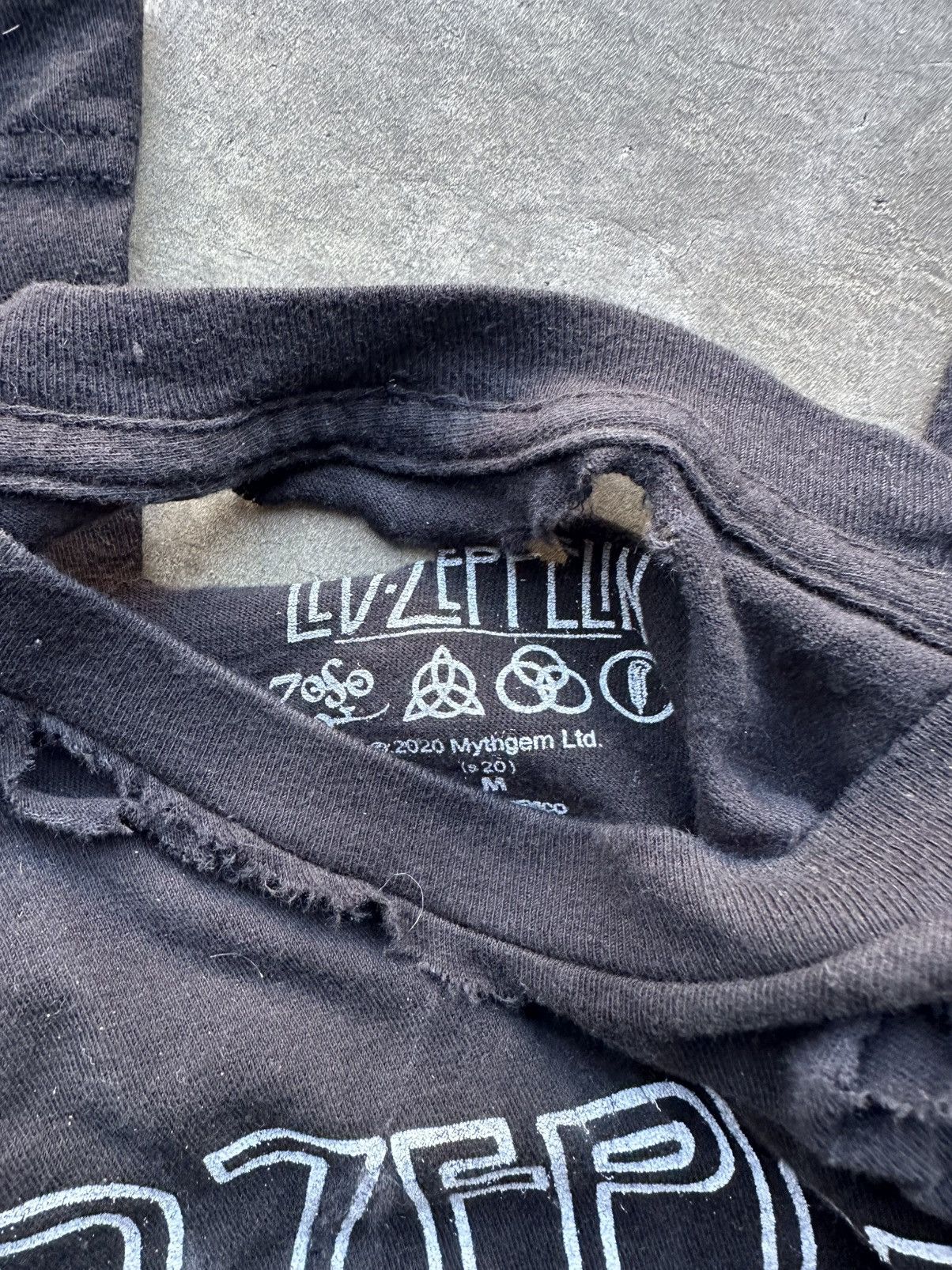 Japanese Brand × Vintage Thrashed Vintage Led Zeppelin Band Tee Size US M / EU 48-50 / 2 - 3 Thumbnail