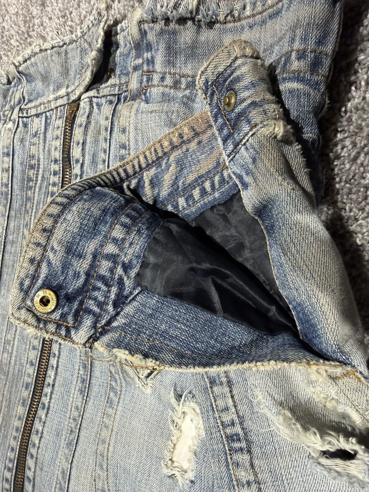 Dolce & Gabbana 2000’s Dolce & Gabbana distressed denim jacket G8090 Size US S / EU 44-46 / 1 - 7 Thumbnail