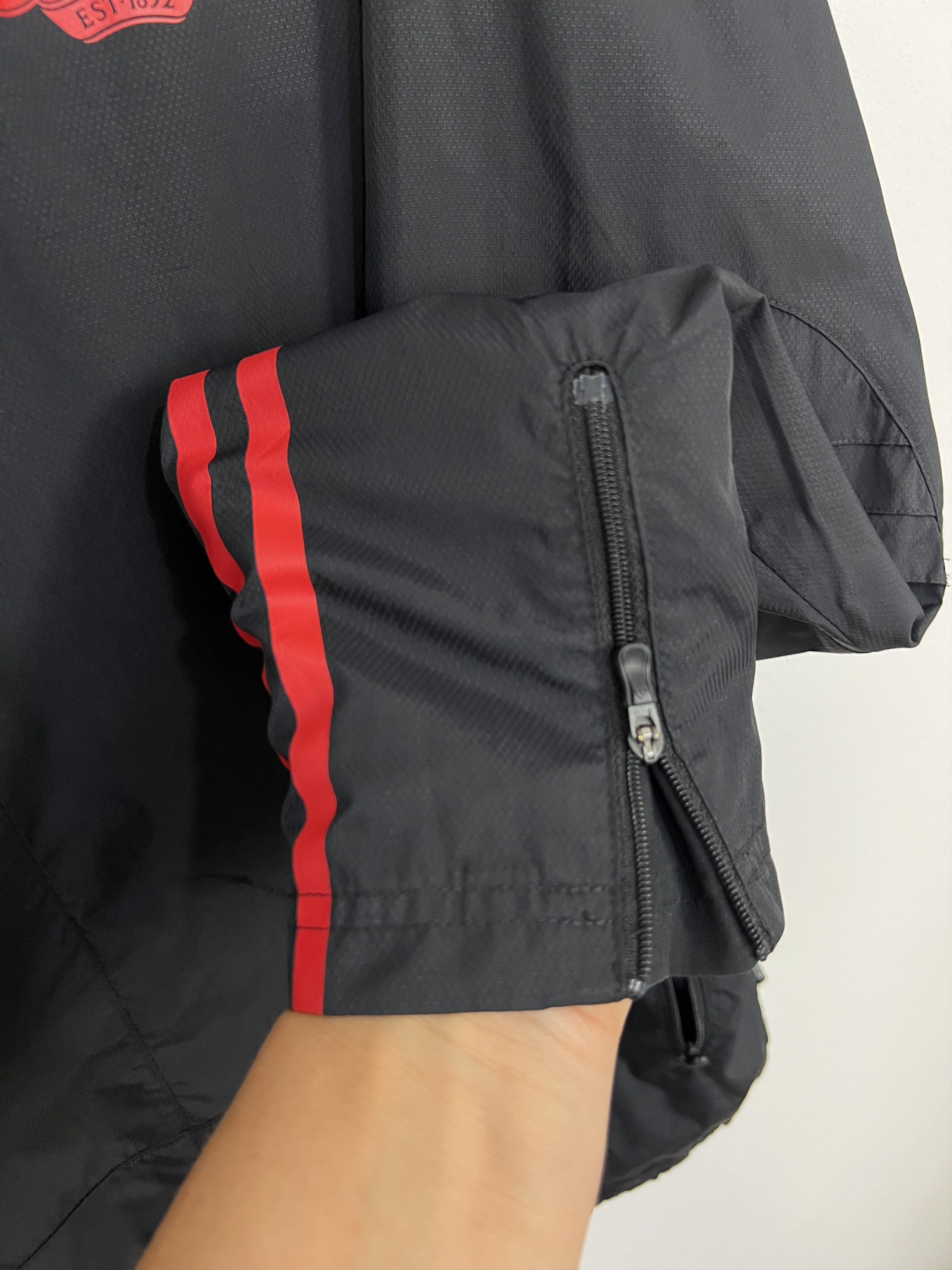 Adidas Vintage Adidas Liverpool Football Train Black Jacket Soccer Size US M / EU 48-50 / 2 - 7 Thumbnail