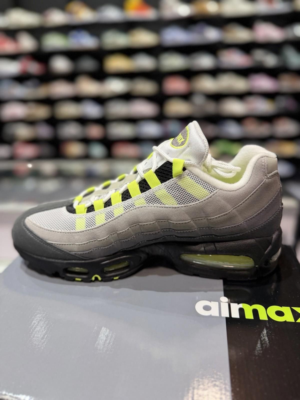 Nike Size 11 - Nike Air Max 95 OG 2025/2026 Neon (HM4740 001) Size US 11 / EU 44 - 10 Thumbnail