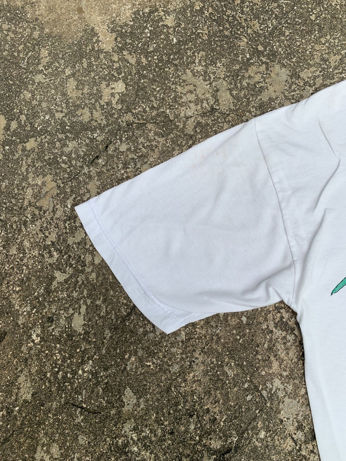 Vintage 2000s Exotic Borneo Sabah Malaysia Art Graphic White Tee Size US L / EU 52-54 / 3 - 4 Thumbnail