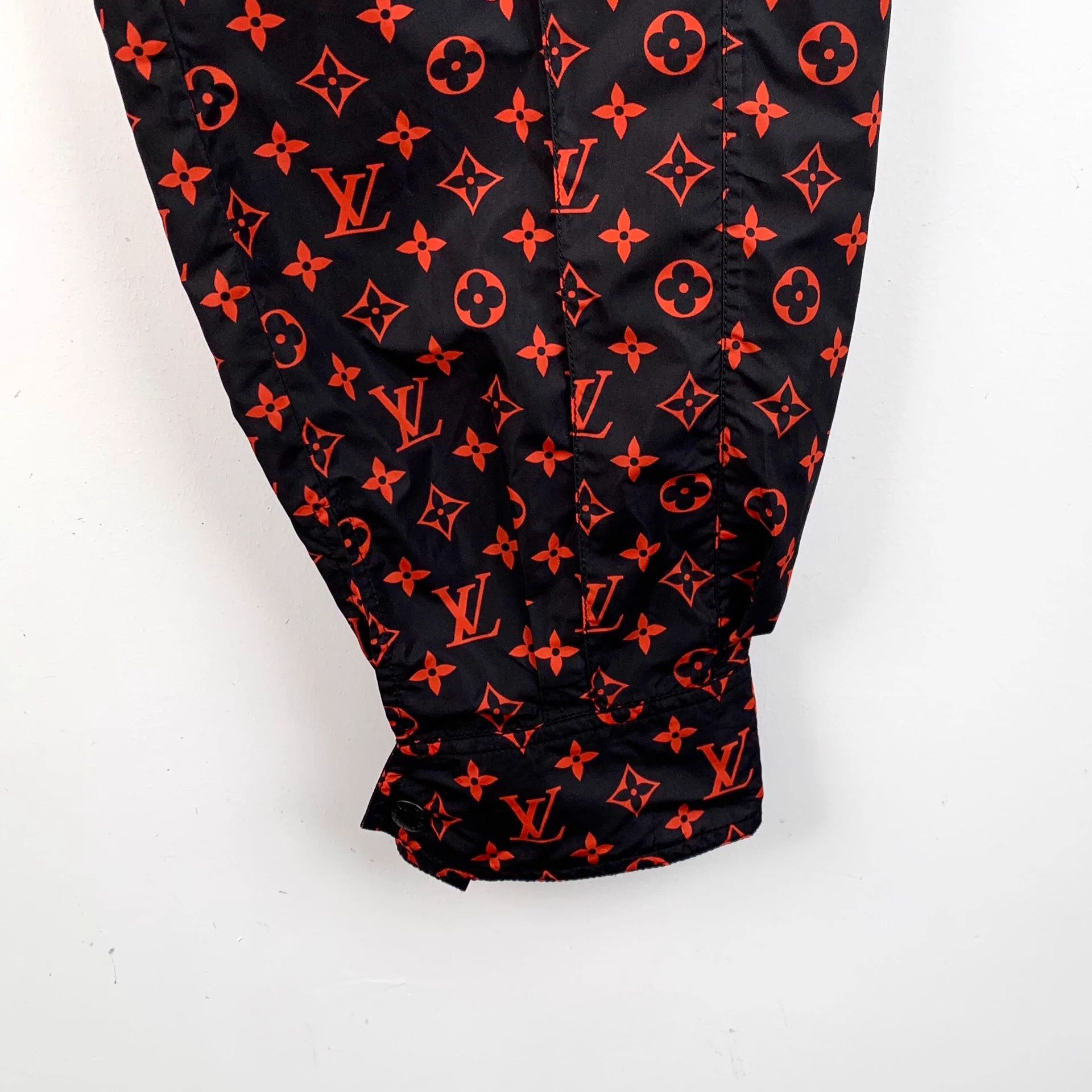 Louis Vuitton LW0433 Louis Vuitton Monogram Deep Red Casual Trousers Size 24" / US 00 / IT 34 - 6 Thumbnail