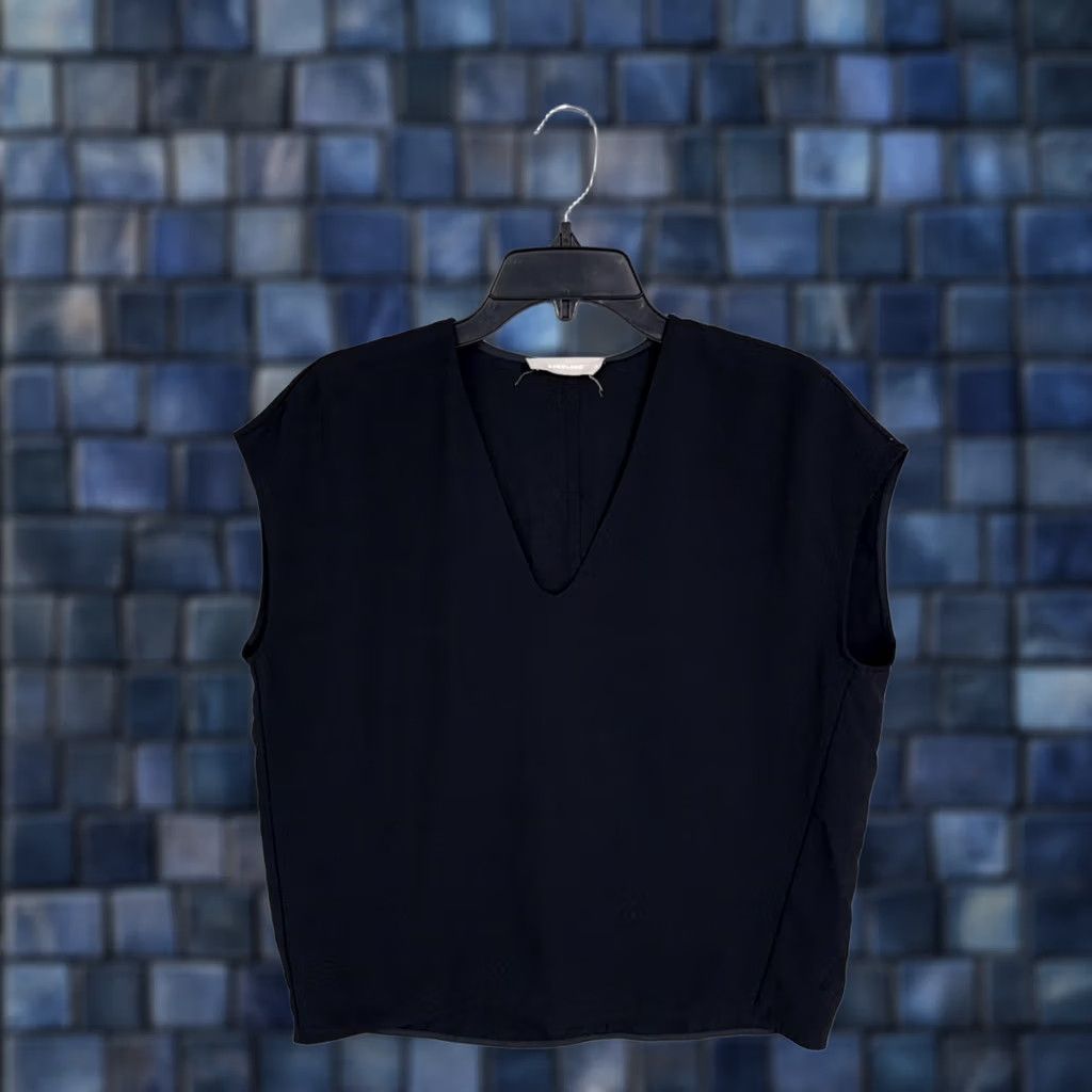 Everlane Everlane Blouse Womens 0 Black V Neck Sleeveless 100% Triacetate Shell Top Size XS / US 0-2 / IT 36-38 - 1 Thumbnail