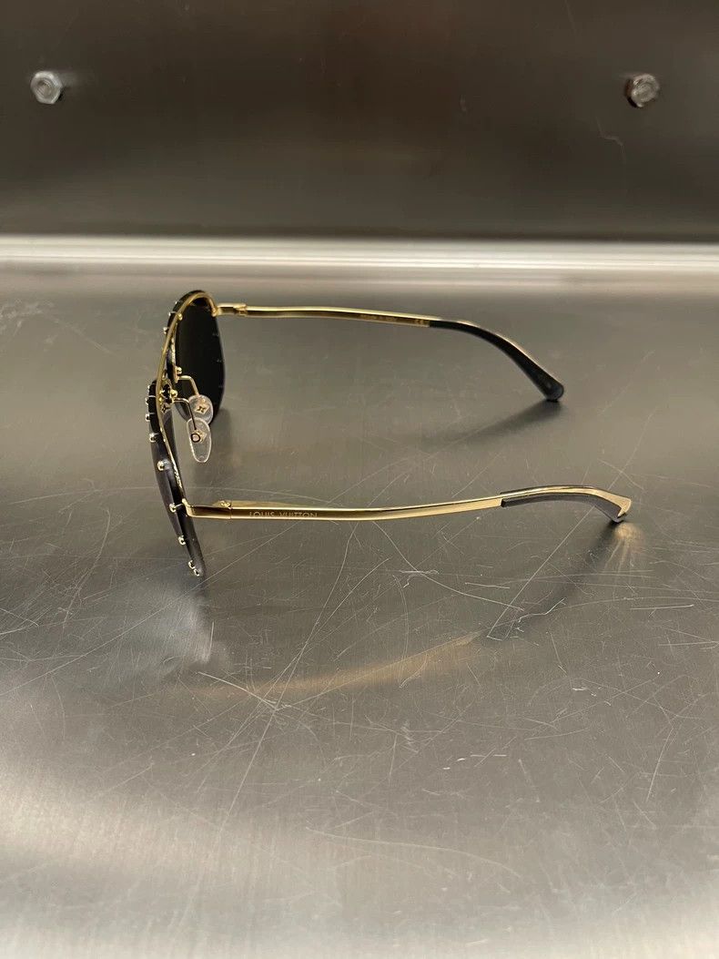 Louis Vuitton Louis Vuitton Aviator Sunglasses Size ONE SIZE - 4 Thumbnail