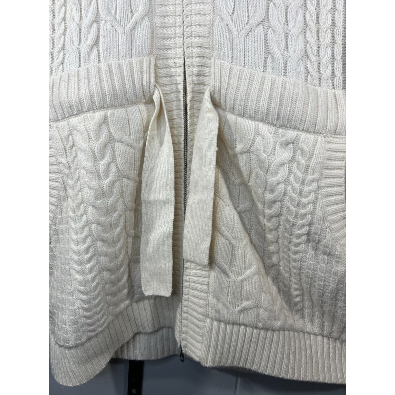 Abercrombie & Fitch Woolrich Cardigan Sweater LG White Cable Knit Faux Fur Hoode Size L / US 10 / IT 46 - 6 Thumbnail