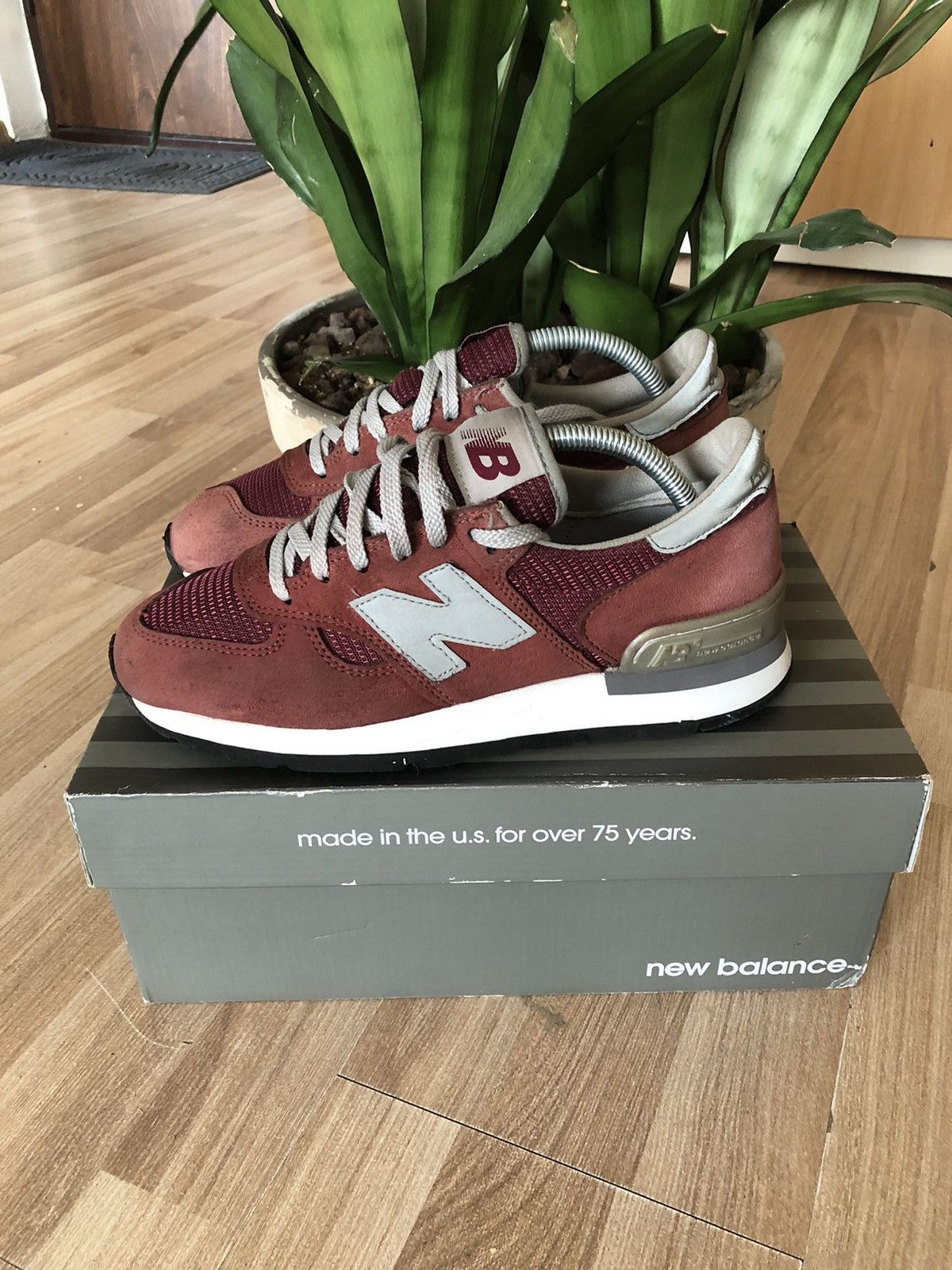 New Balance New Balance 990 v1 Burgundy Rare Classic Sneakers Vintage Size US 7 / EU 40 - 4 Thumbnail