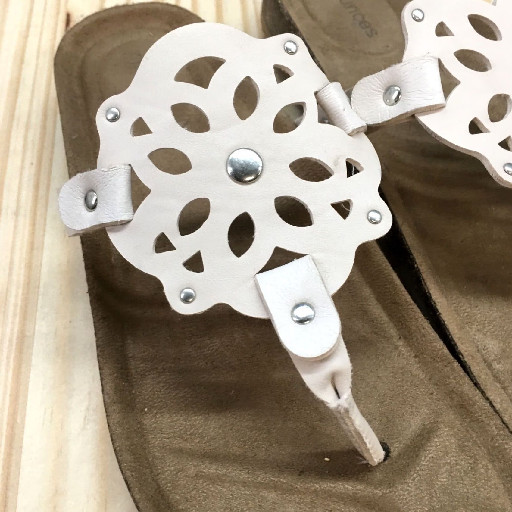 Vintage Maurices Sandal Womens 8M Beige Vanessa Medallion Toe Thong Footbed Casual NEW Size US 8 / IT 38 - 7 Thumbnail