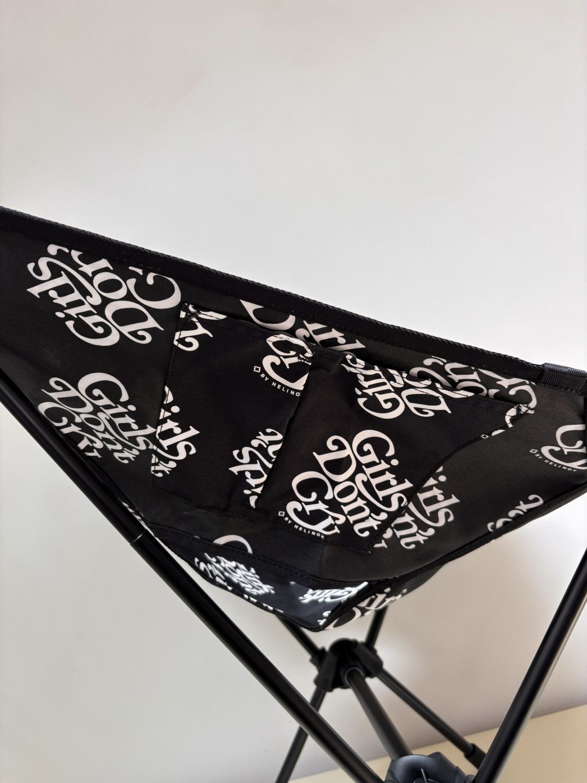 Girls Don't Cry Girls Don’t Cry x Helinox Chair Size ONE SIZE - 3 Thumbnail