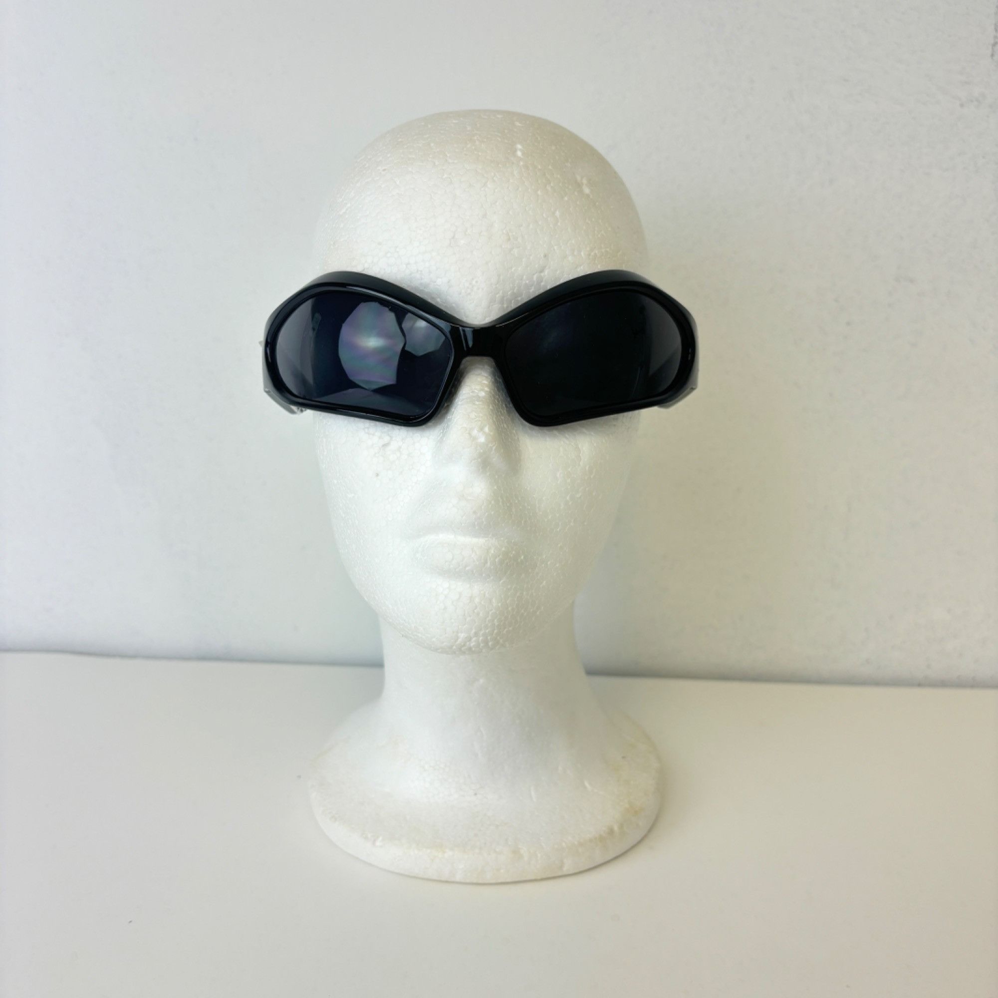 Other Y2K Black Wavy Sunglasses Size ONE SIZE - 2 Thumbnail