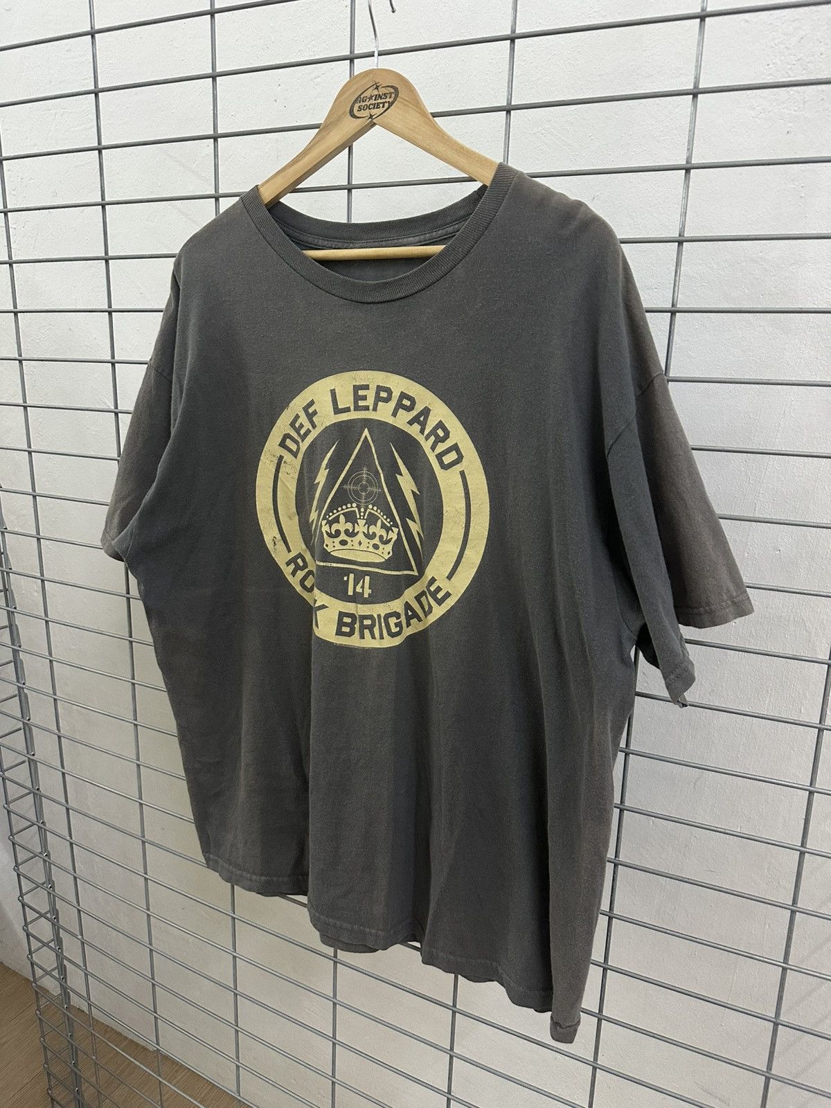 Band Tees × Vintage Beautiful Faded Vintage Def Leppard Rock Brigade Band Tee Size US XL / EU 56 / 4 - 3 Thumbnail