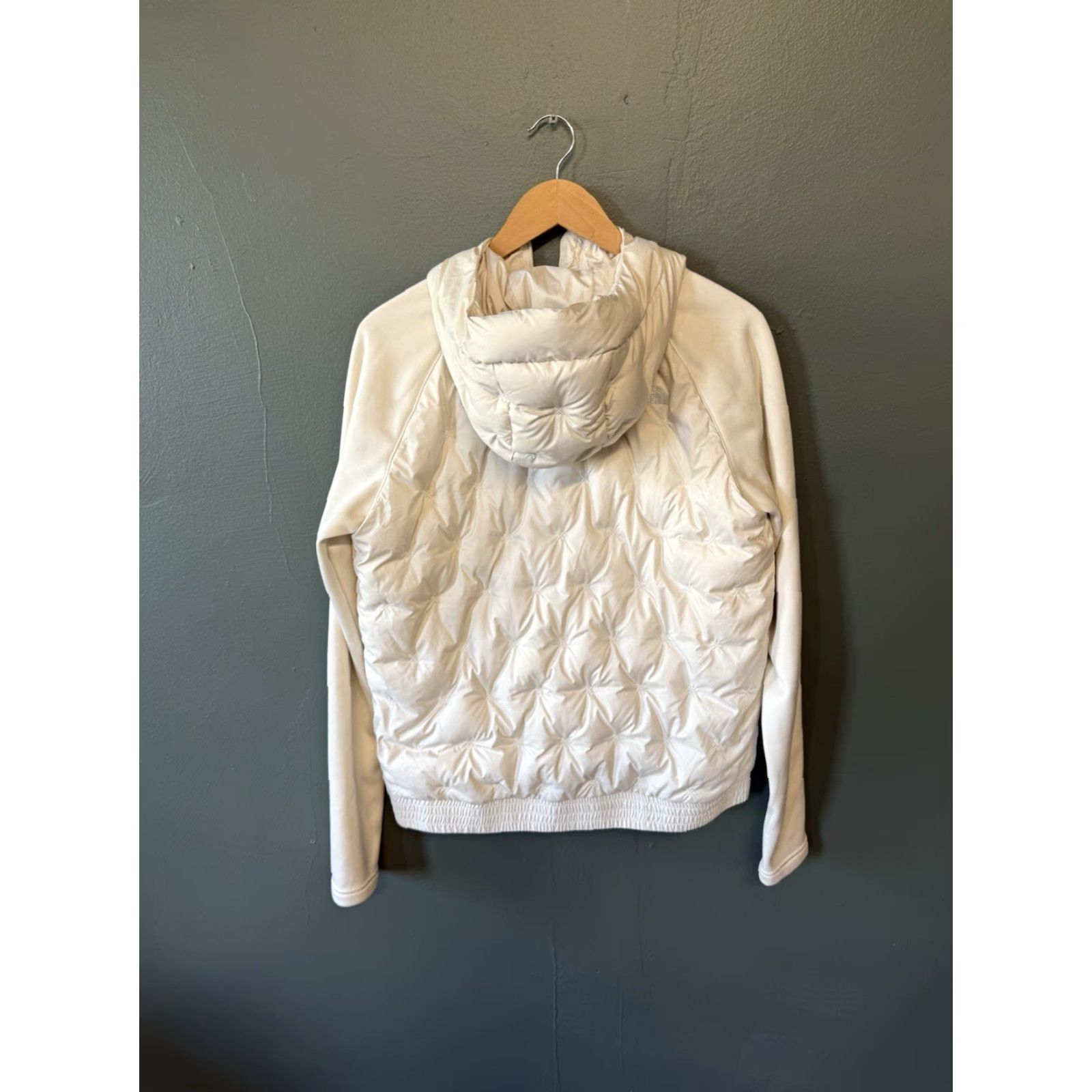 The North Face The North Face Womens Ivory Quilted Full Zip Hooded Sweatshirt Size Medium Size M / US 6-8 / IT 42-44 - 2 Thumbnail