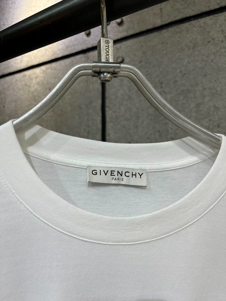 Givenchy Givenchy Short-sleeved T-shirt with white letters, size XL Size US XL / EU 56 / 4 - 2 Thumbnail