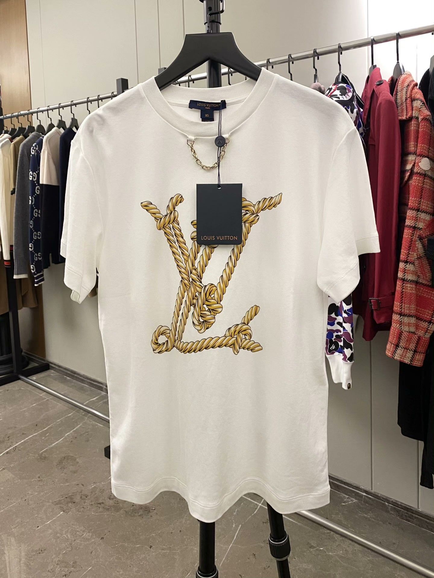 Louis Vuitton Louis Vuitton Retro White T-Shirt XS Women Size XS / US 0-2 / IT 36-38 - 1 Thumbnail