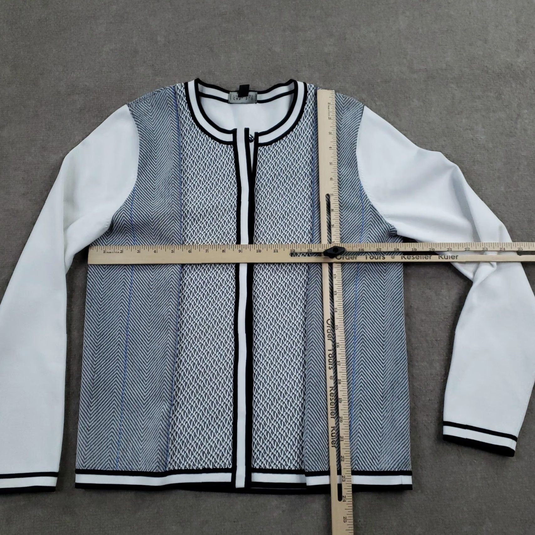 Vintage Carlisle Collection Cardigan Sweater Womens Medium White Herringbone Knit Crew Neck Long Sleeve Button Front Placket Knit Womens M White Herringbone Size M / US 6-8 / IT 42-44 - 2 Thumbnail