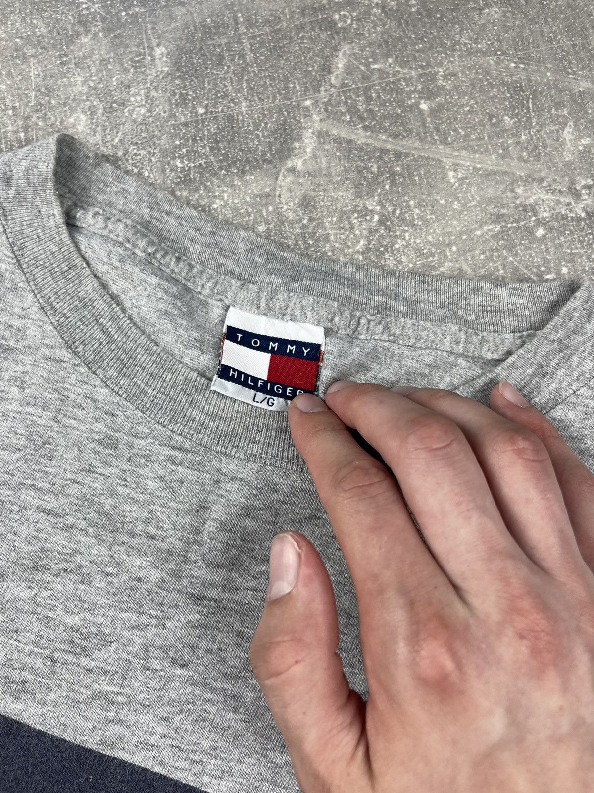 Tommy Hilfiger × Vintage Tommy Hilfiger Vintage 90s Rare Big Logo 1996 T-Shirt Size US L / EU 52-54 / 3 - 7 Thumbnail