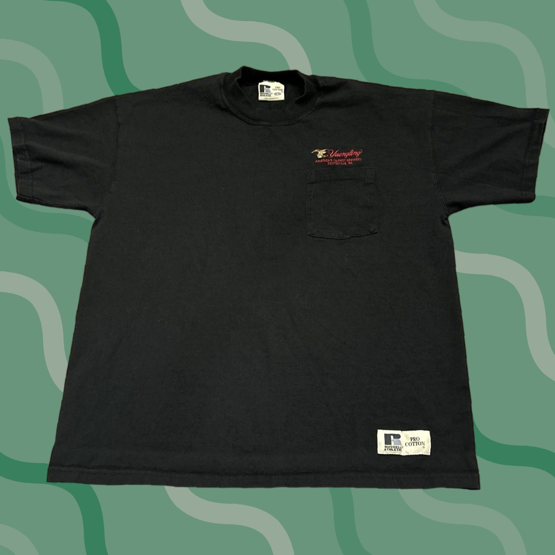 Vintage VINTAGE Russell Yeungling Lager Beer Pocket T-Shirt Adult Large Black Embroidered Mens Size US L / EU 52-54 / 3 - 1 Thumbnail