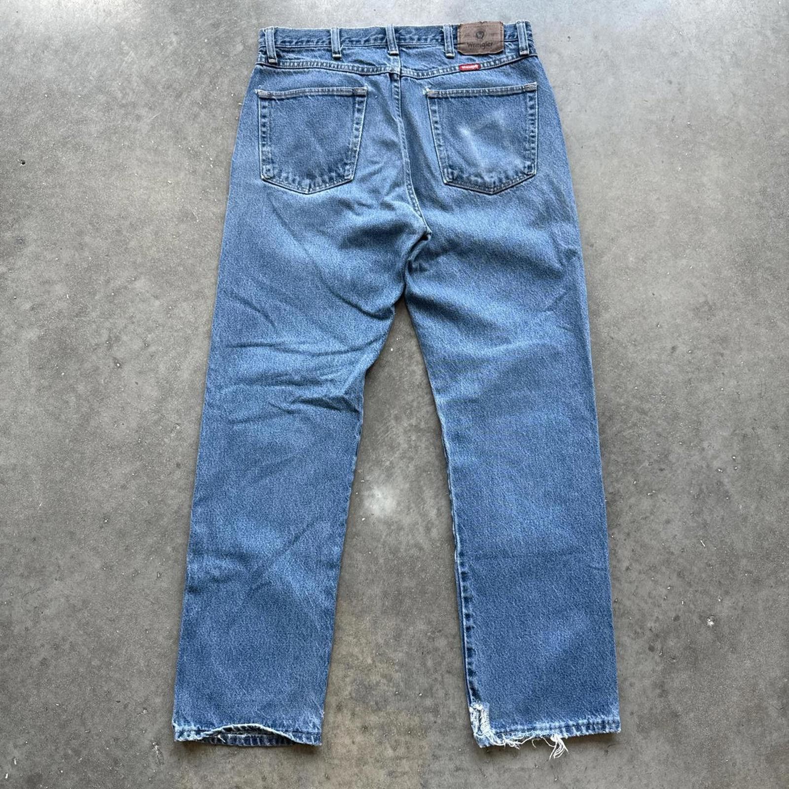 Wrangler Classic Wrangler Blue Relaxed Fit Distressed Vintage Jeans Size US 32 / EU 48 - 2 Thumbnail