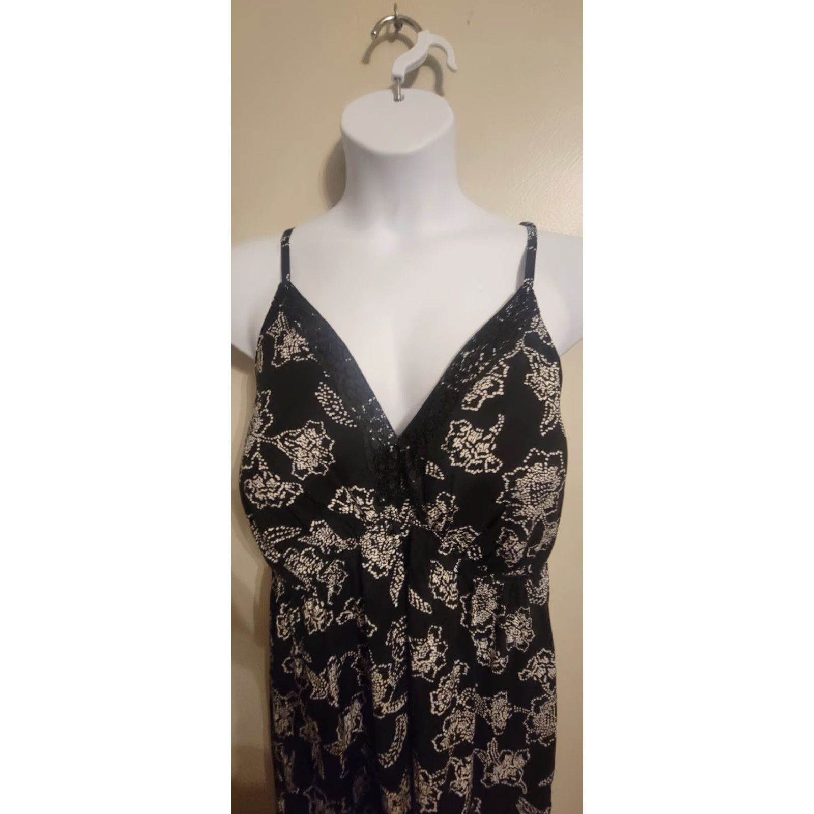 Vintage VINTAGE? No — Wallflower Maxi Dress Floral Black 2XL Bohemian Hippie Cottagecore Sleeveless V-Neck Women Plus Long Casual Party Travel Womens Size XXL / US 16-18 / IT 52-54 - 5 Thumbnail