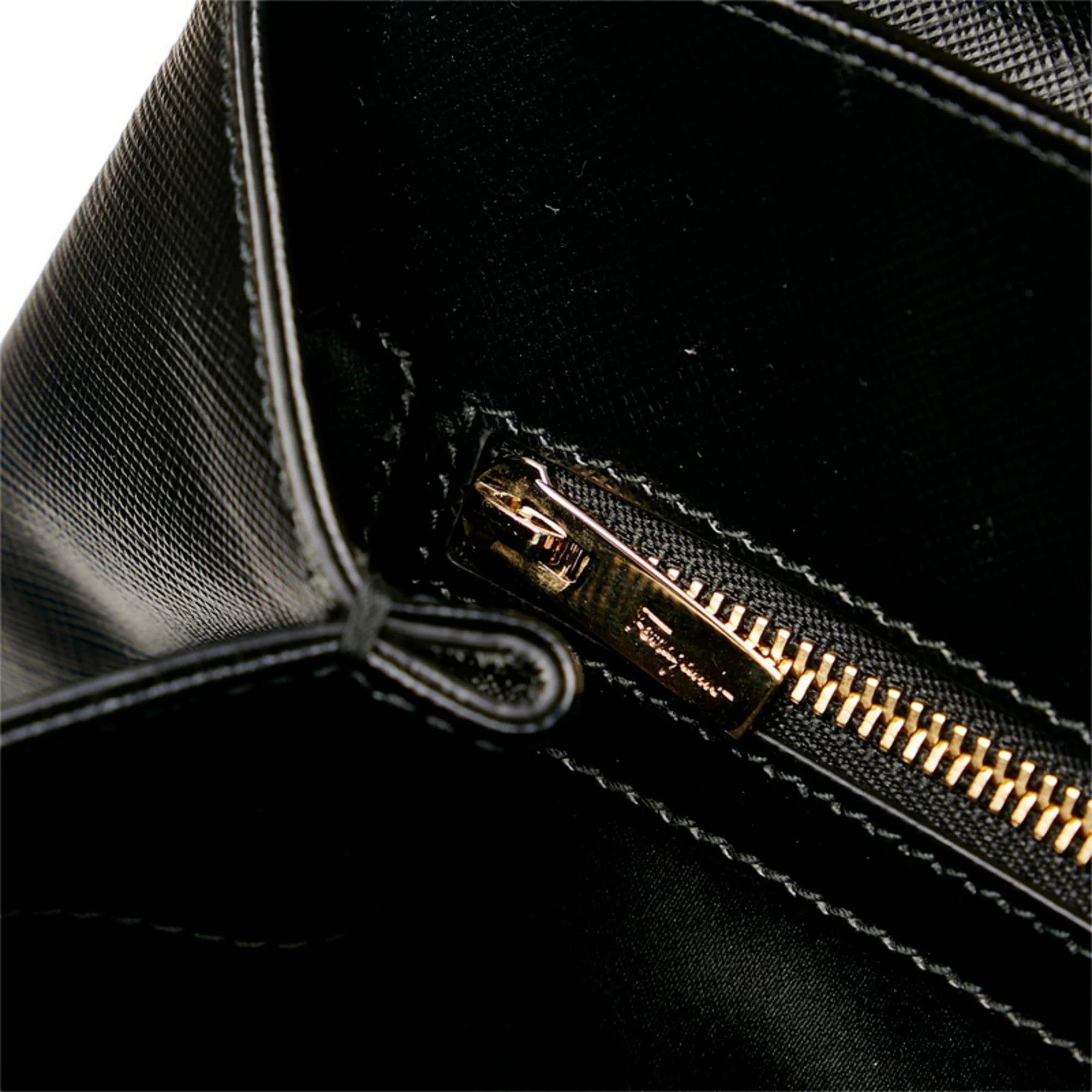 Salvatore Ferragamo o1s1rm0924 Size: OS / Valara Ribbon Shoulder Bag in Black Size ONE SIZE - 5 Thumbnail