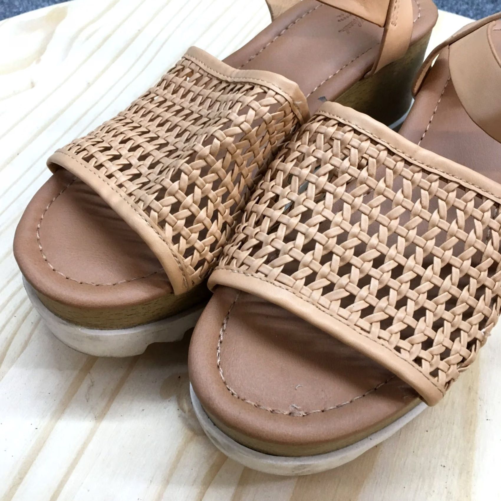 Vintage Universal Thread Sandals Womens 8 Alba Platform Ankle Straps Beige Faux Leather Size US 8 / IT 38 - 6 Thumbnail