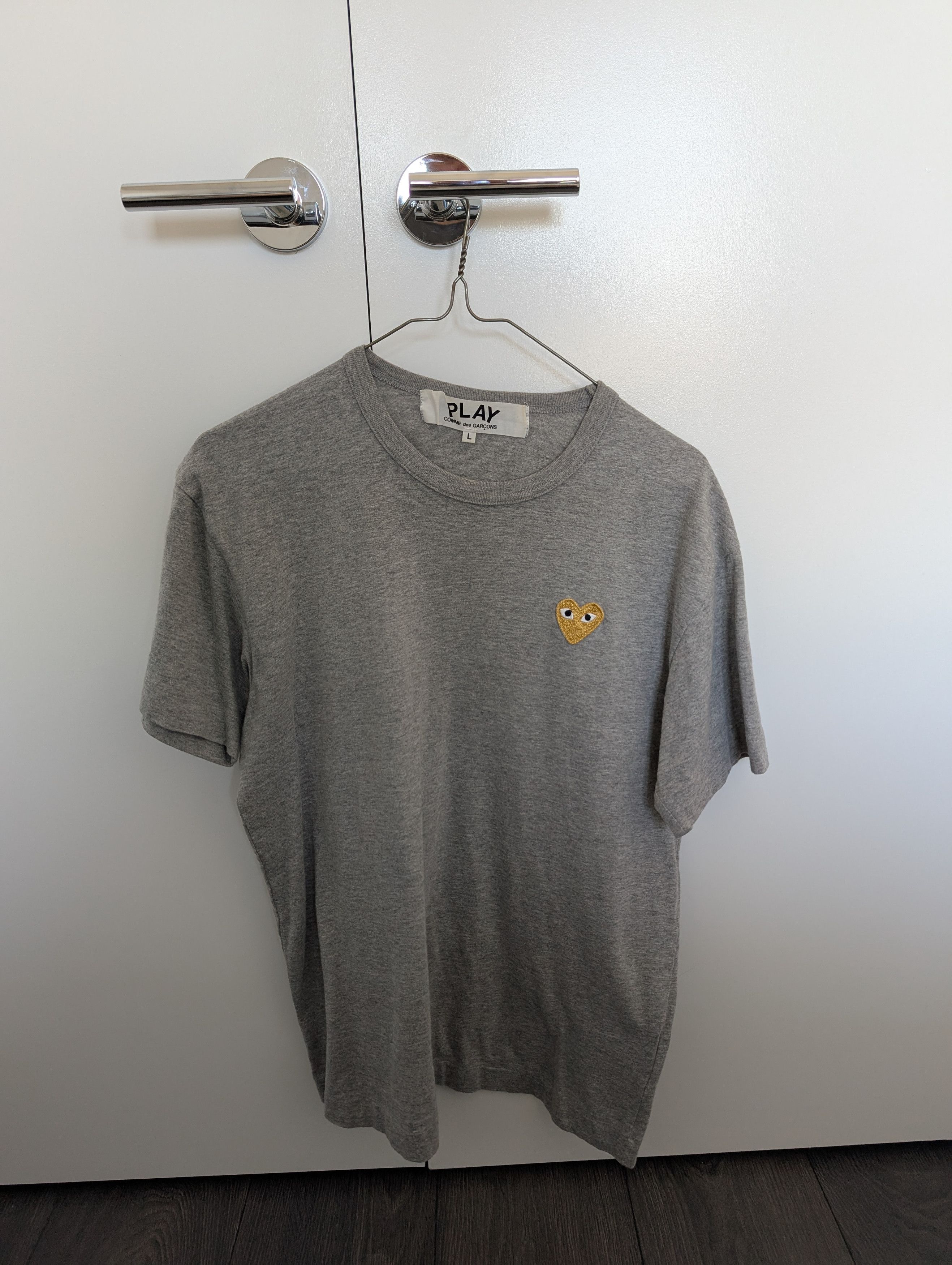 CDG by Comme des Garcons CDG Play Gold Heart Grey Tee Size US L / EU 52-54 / 3 - 1 Preview