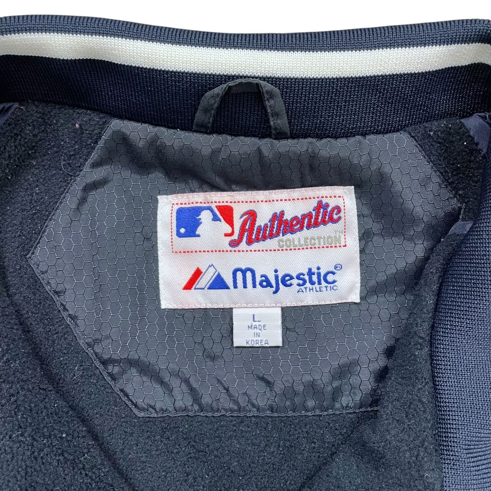 MLB VTG 00s NEW YORK YANKEES MAJESTIC AUTHENTIC DUGOUT JACKET Size US L / EU 52-54 / 3 - 6 Thumbnail