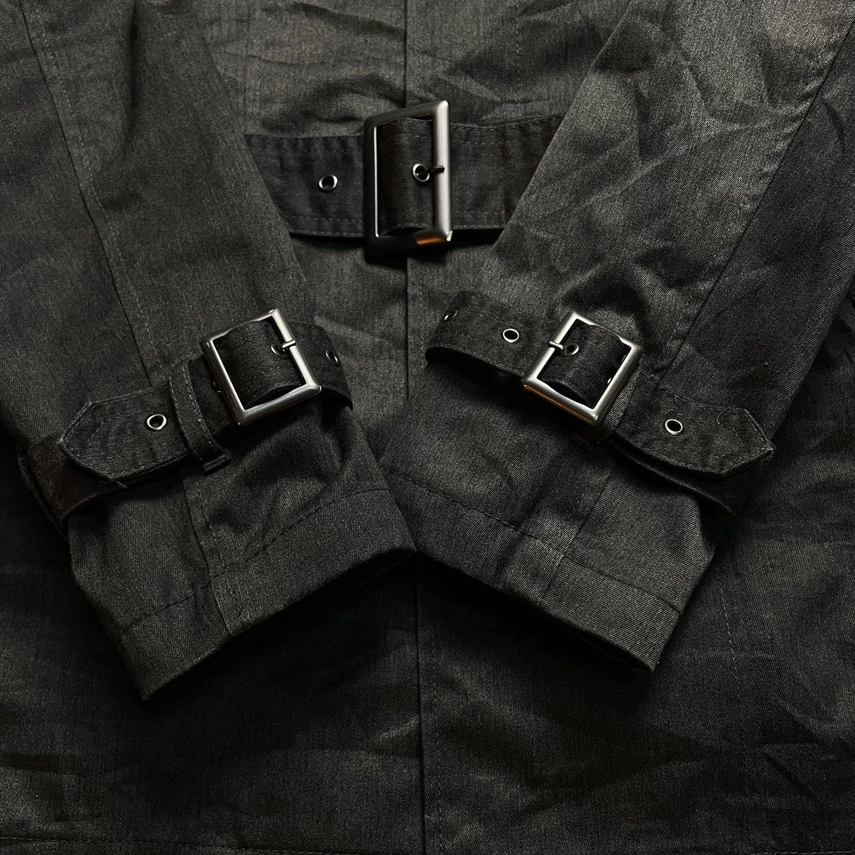 If Six Was Nine × Japanese Brand × Le Grande Bleu (L.G.B.) 🇯🇵 MEN'S BATSU BONDAGE BELTED PUNK GOTHIC MULTIPOCKET JACKET Size US L / EU 52-54 / 3 - 15 Thumbnail