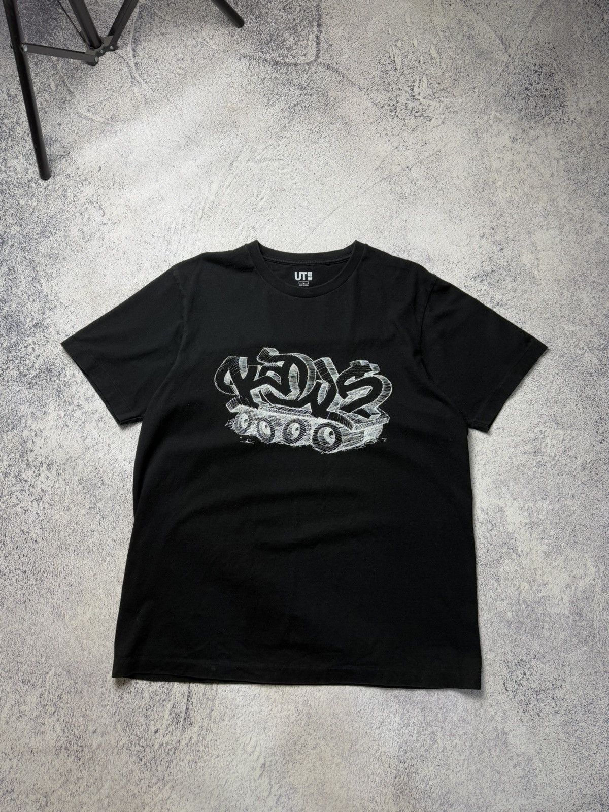 Japanese Brand Uniqlo x kaws grafitti spellout T shirt USA Size US L / EU 52-54 / 3 - 1 Thumbnail