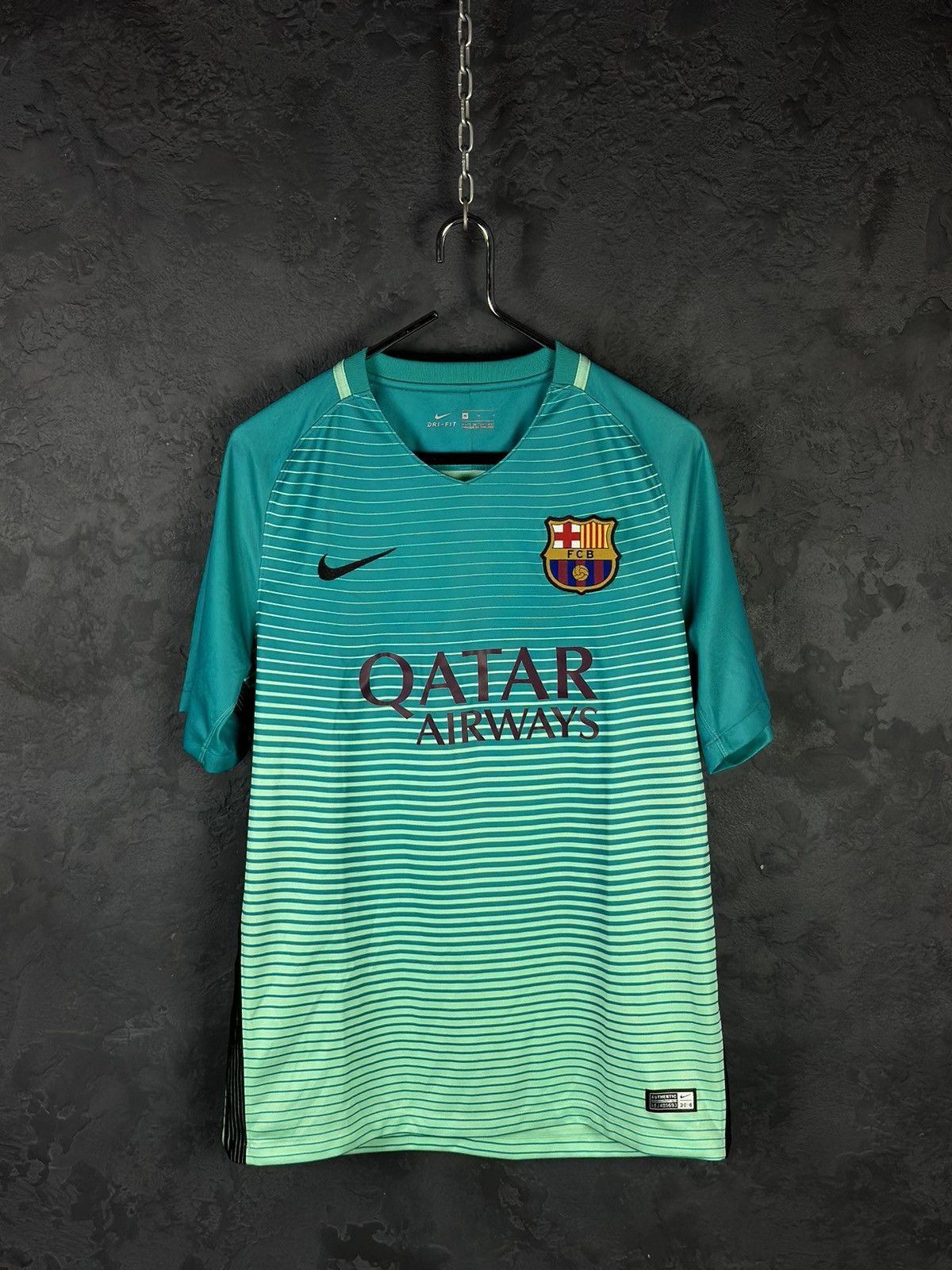 Nike × Vintage Luis Suarez #9 Barcelona FC 2016-2017 Nike T-shirt + Shorts Size US M / EU 48-50 / 2 - 2 Thumbnail