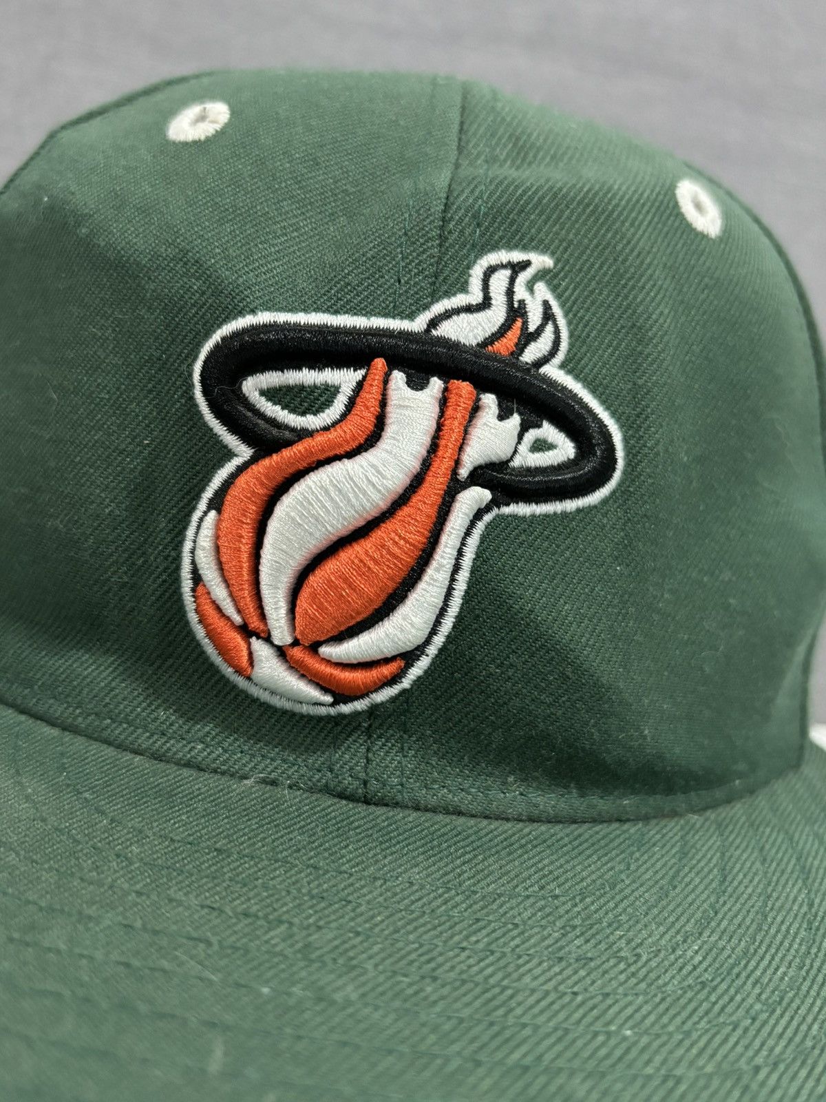 Adidas × NBA × Vintage Rare Unreleased Adidas Miami Heat NBA basketball fitted Size ONE SIZE - 2 Thumbnail