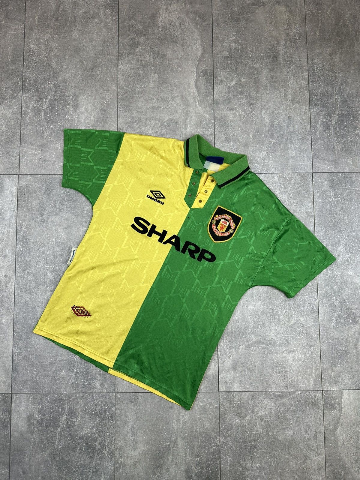 Umbro Umbro Manchester United FC 1992/94Away Soccer Jersey Size US M / EU 48-50 / 2 - 1 Thumbnail