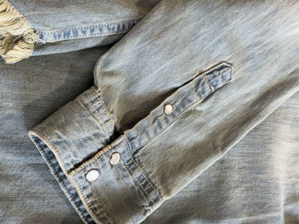 Guess × Vintage Guess denim shirt vintage 90s baby blue destroyed distressed Size US L / EU 52-54 / 3 - 10 Thumbnail