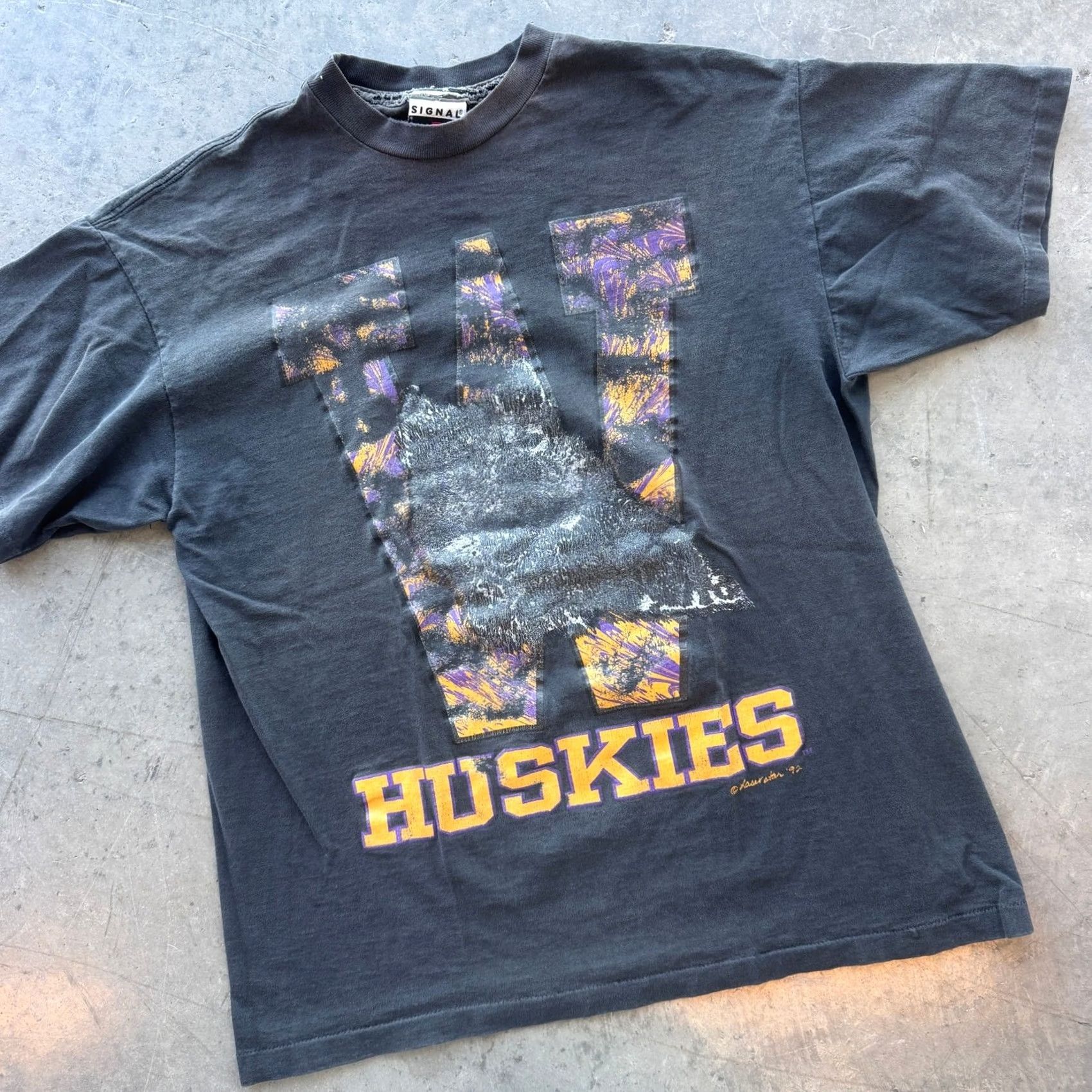 Vintage VINTAGE Washington Huskies 90's Signal Sports Ss Black Graphic Tee L Mens Size US L / EU 52-54 / 3 - 2 Thumbnail