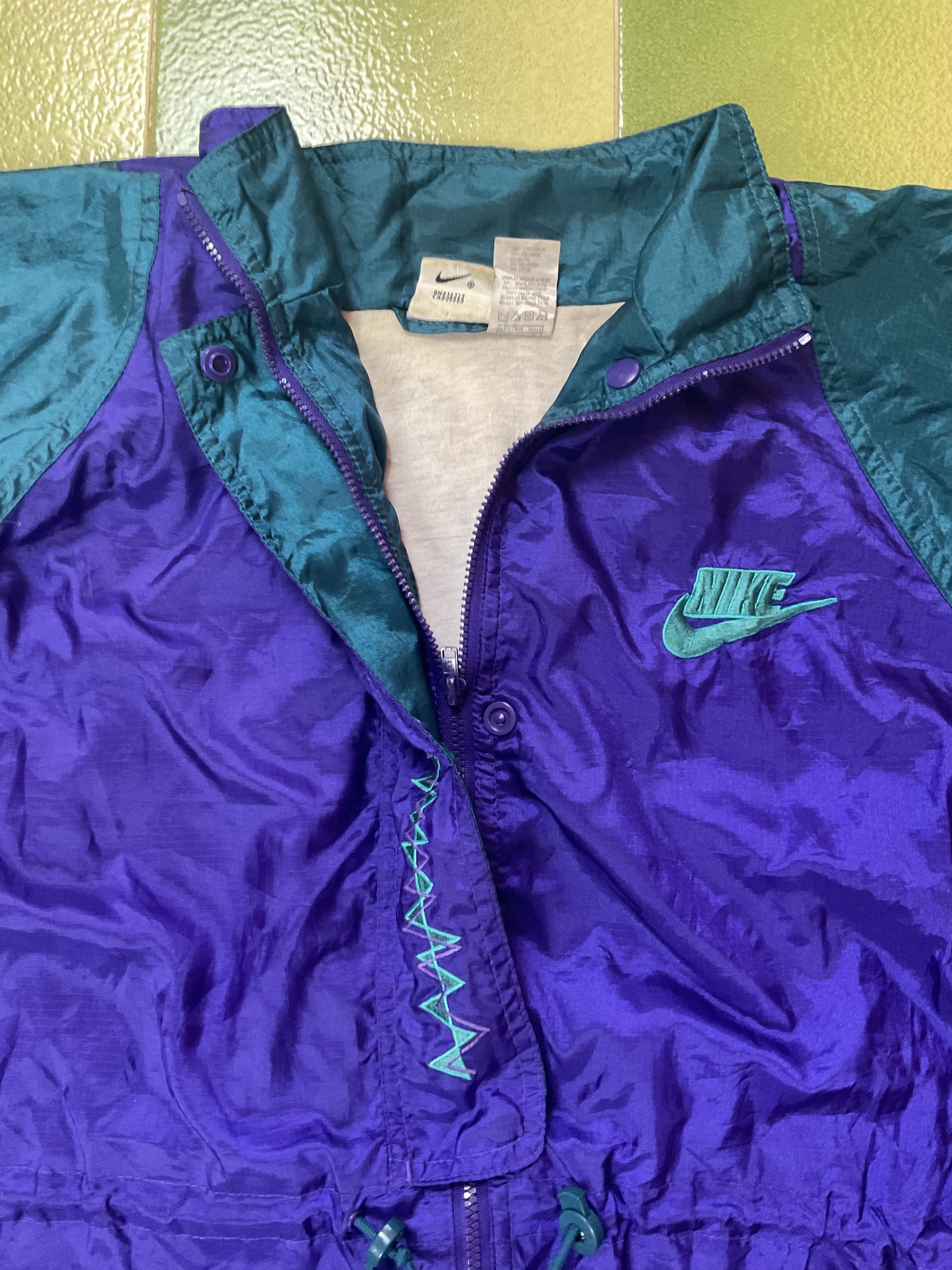 Nike Vintage 90s Nike Lady Foot Locker Windbreaker Jacket Womens Size L / US 10 / IT 46 - 3 Thumbnail