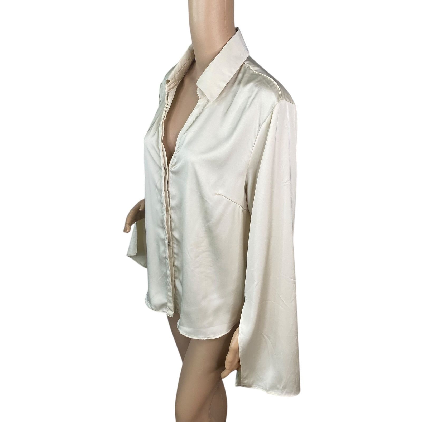 Anthropologie Anthropologie NWT Silky Button Down Shirt SZ L Size L / US 10 / IT 46 - 6 Thumbnail