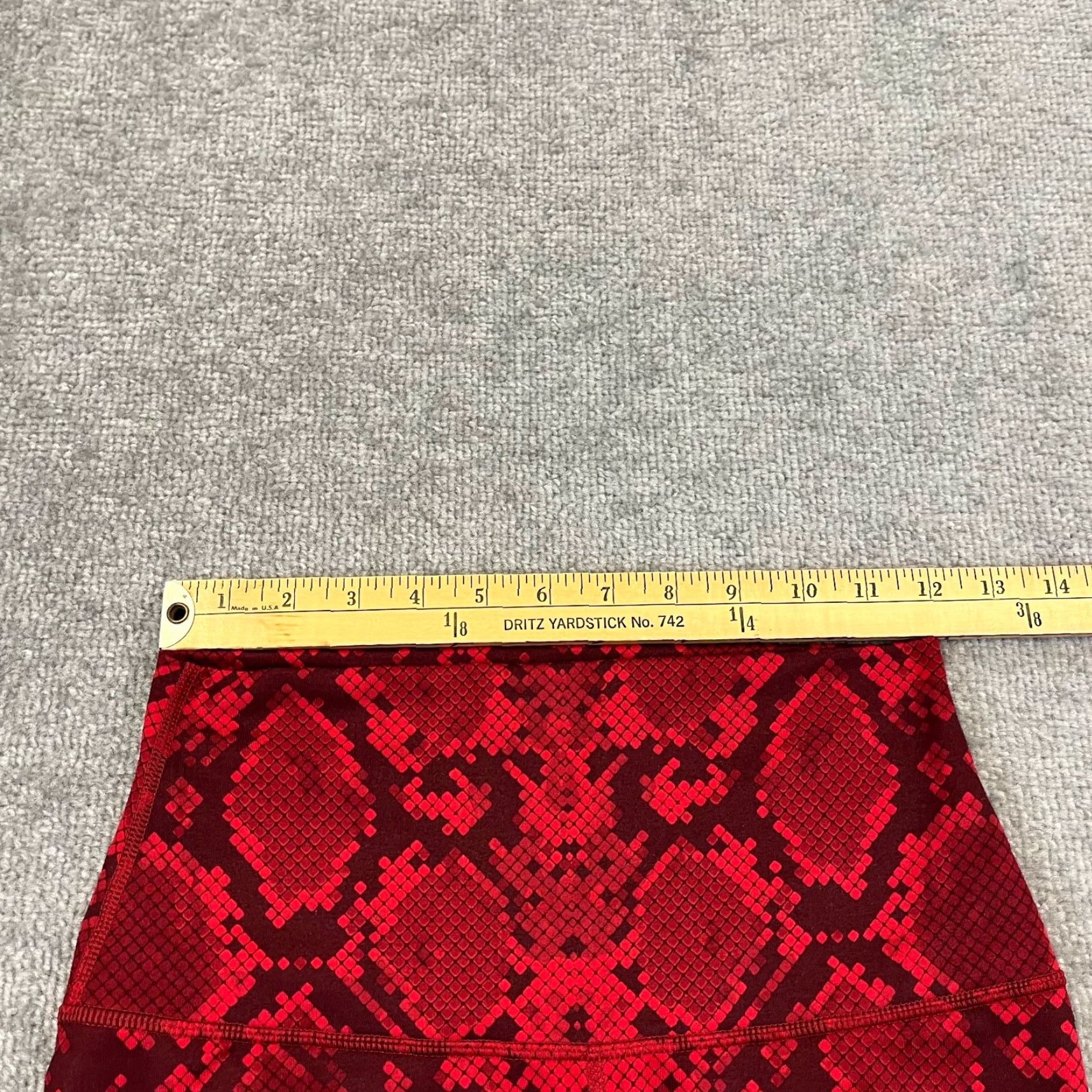 Lululemon LULULEMON Shorts Womens 2/4 Red Black Boogie Roll Down Logo Bike Like 2" Inseam Size 27" / US 4 / IT 40 - 5 Thumbnail