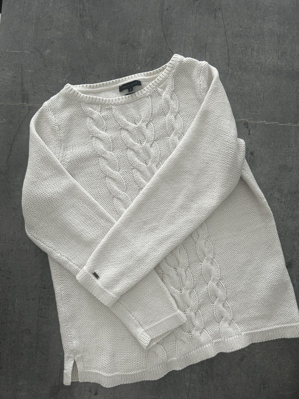 Tommy Hilfiger White sweater Tommy Hilfiger. Size M, like new. Size M / US 6-8 / IT 42-44 - 3 Thumbnail