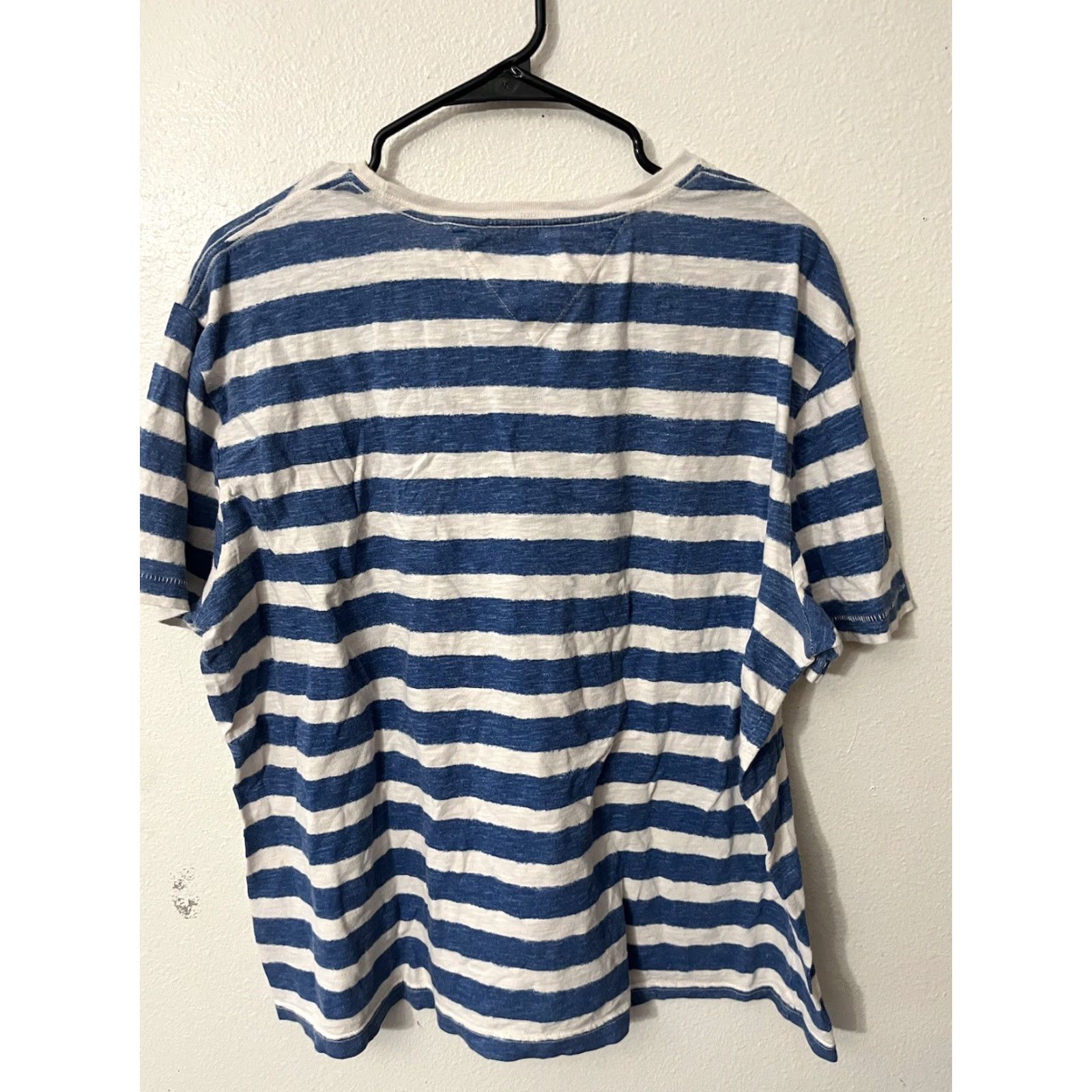 Tommy Hilfiger VINTAGE Tommy Hilfiger Denim Blue Shirt Mens XL Graphic Striped Crew Neck 90s Concert Fashion Men’s Tee Size US XL / EU 56 / 4 - 3 Thumbnail