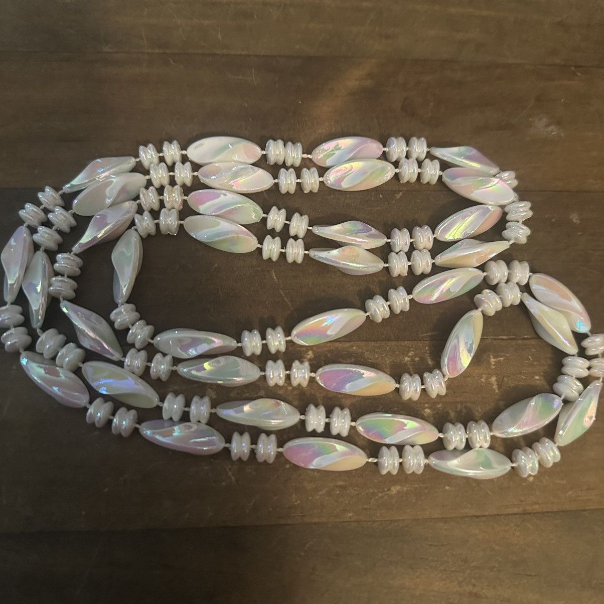 Vintage Vintage white iridescent long bead necklace Size ONE SIZE - 3 Thumbnail