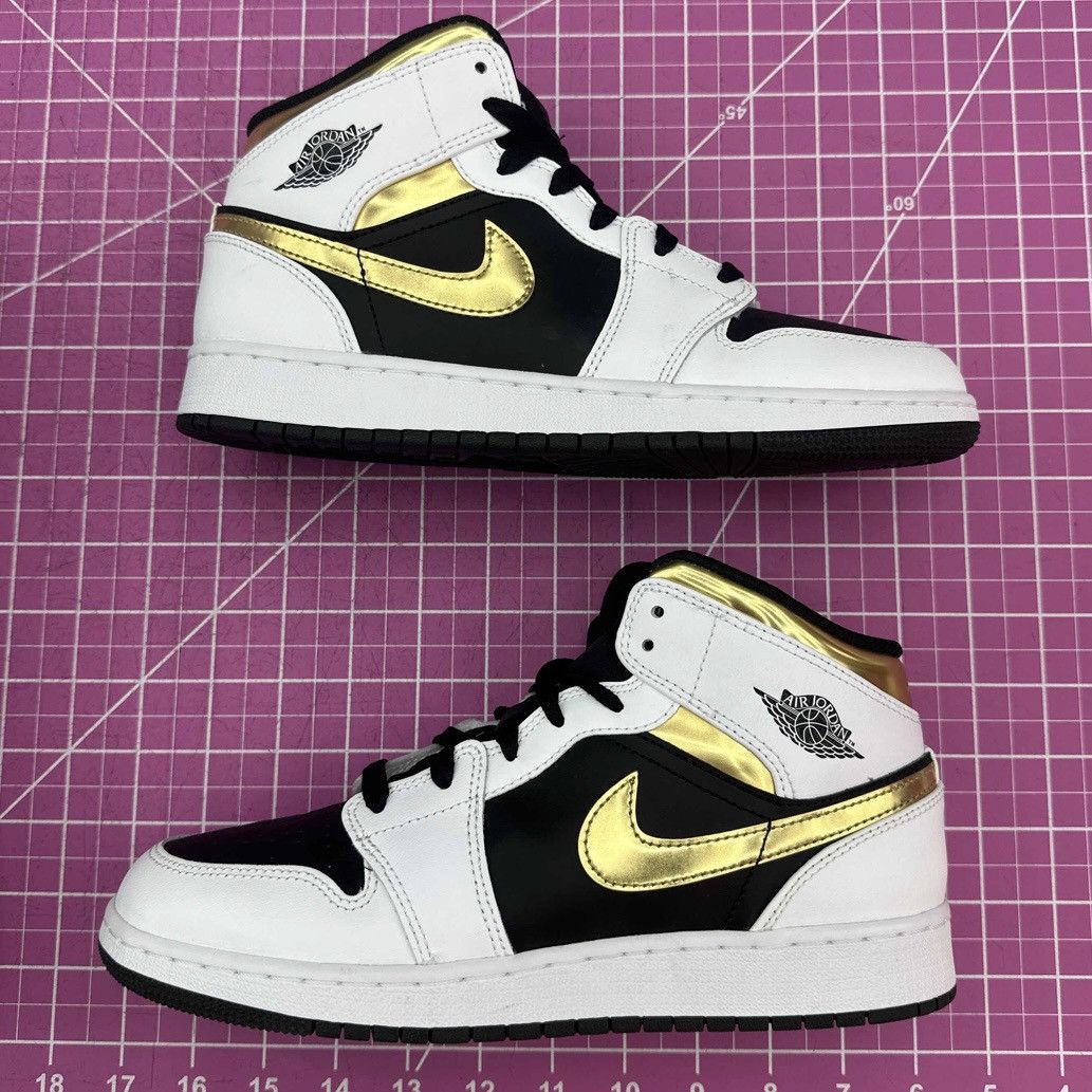 Jordan Brand Air Jordan 1 Mid White Gold Black GS Youth 7Y Size US 7 / EU 40 - 1 Thumbnail