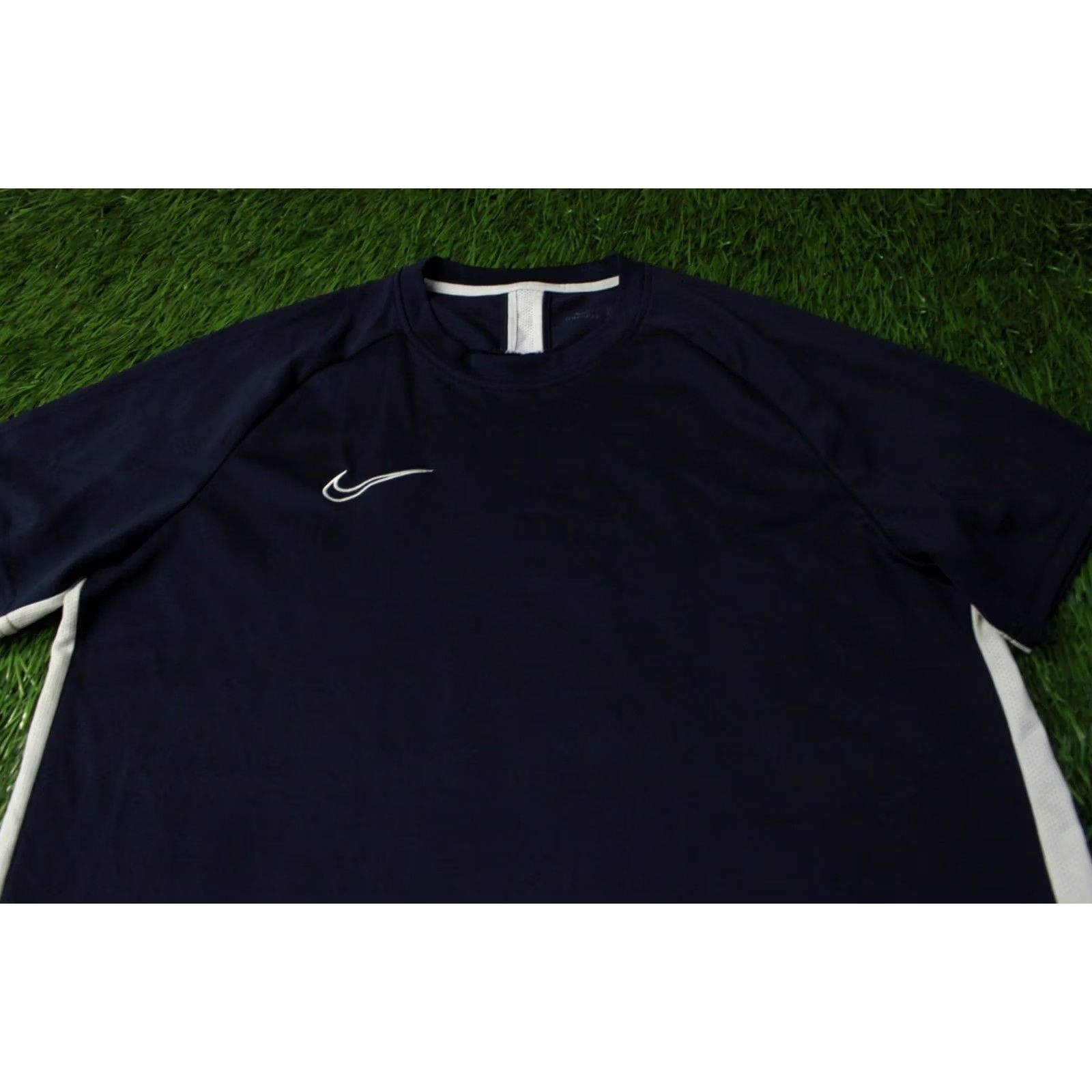 Nike NIKE ACADEMY DRI-FIT SHIRT FOOTBALL JERSEY MEN XL Navy Blue and White Nike Academy Dri-Fit Shirt Size US XL / EU 56 / 4 - 2 Thumbnail