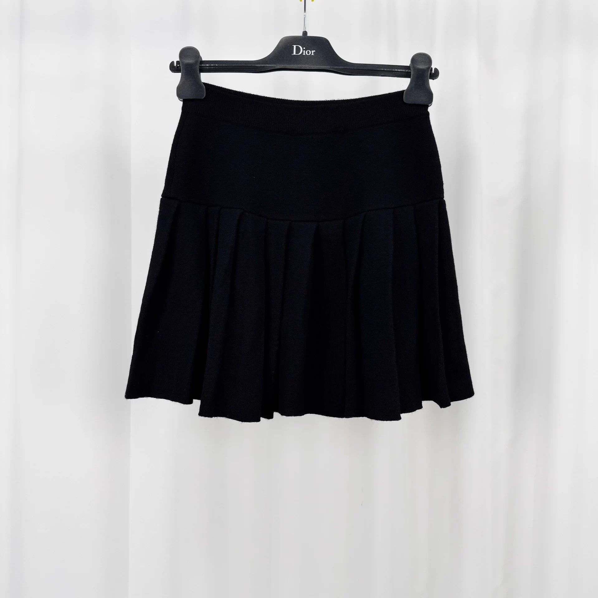 Miu Miu Miu Miu Black Wool Pleated Skirt 38 98 New Size 26" / US 2 / IT 38 - 1 Thumbnail
