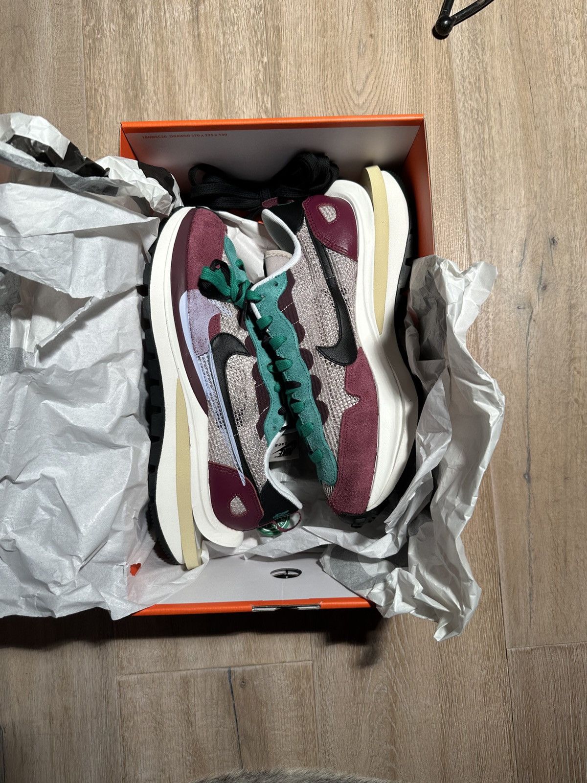 Nike × Sacai Nike Vaporwaffle sacai Villain Red Neptune Green in size 44 Size US 10 / EU 43 - 4 Thumbnail