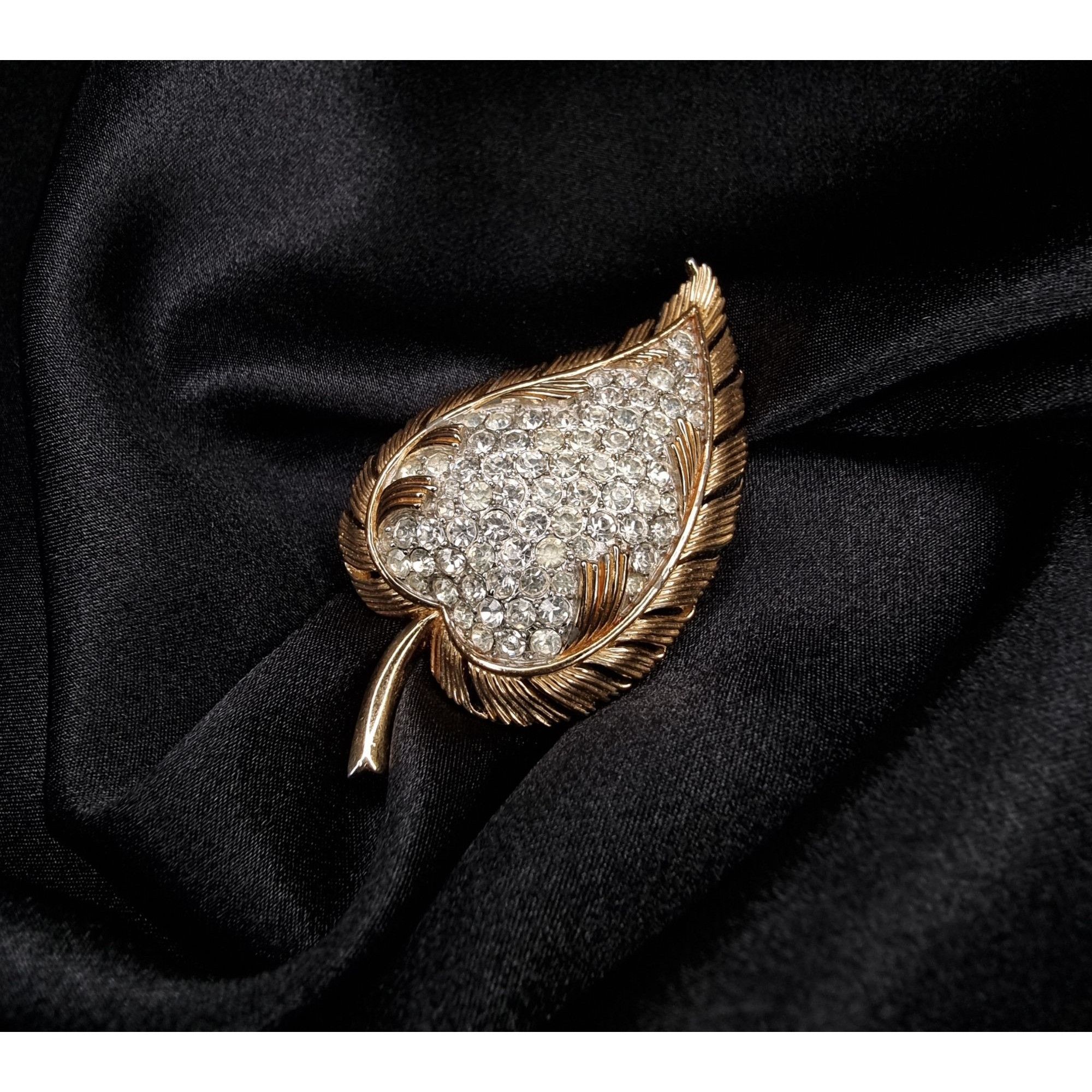 Other Vintage 1950s TRIFARI Signed Gold-Tone Leaf Brooch With Rhin Size ONE SIZE - 3 Thumbnail