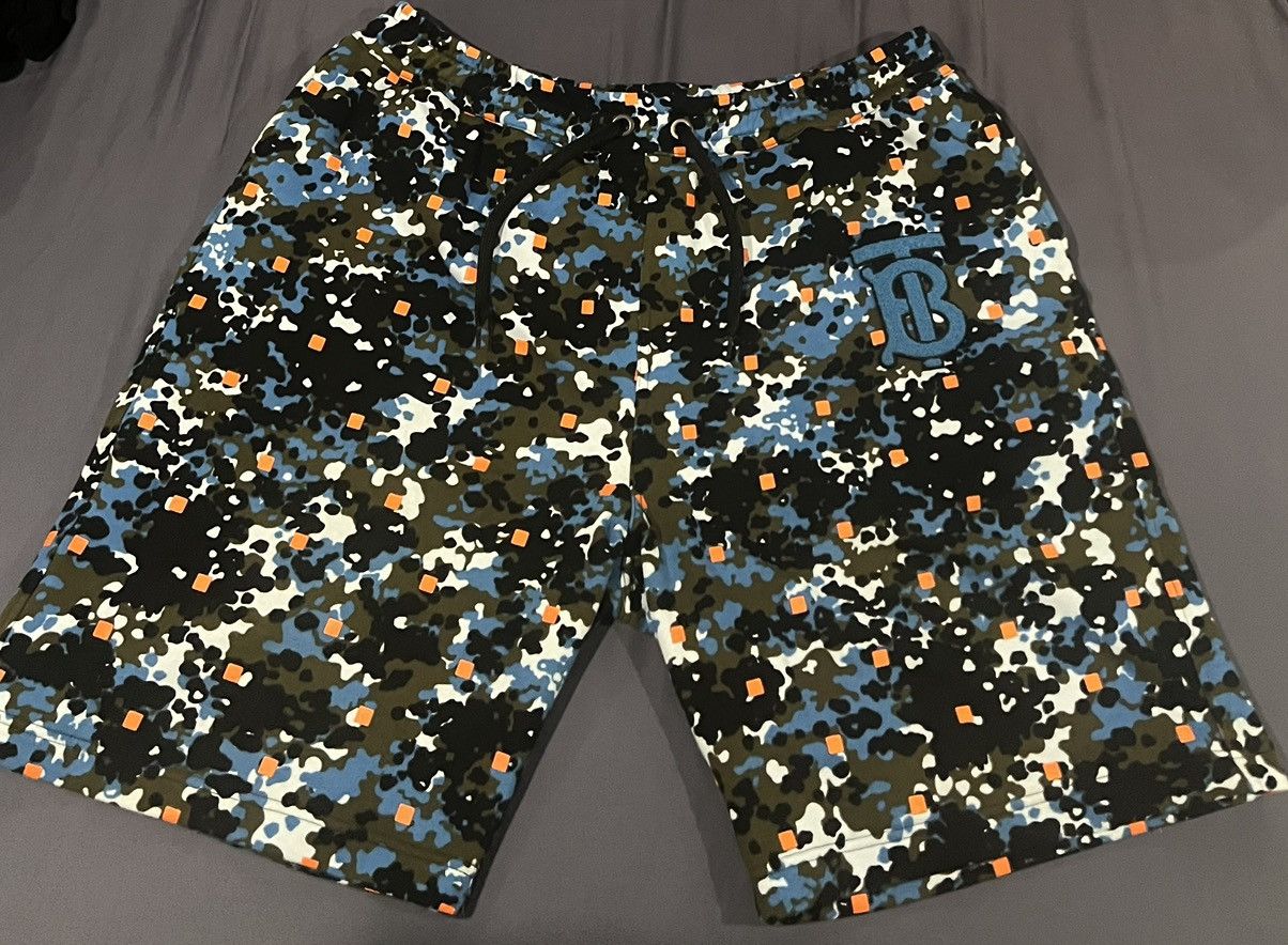 Burberry Burberry Multi-Camo Memories Sweat Shorts XXL FW2020 Size US 38 / EU 54 - 1 Thumbnail