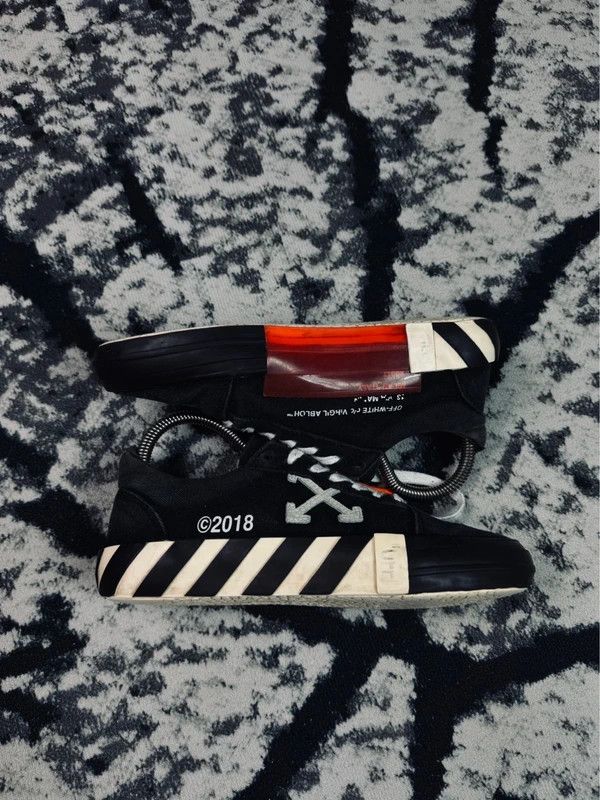 Off-White Offwhite Vulcanized Low sneakers black white 36 Size US 6 / IT 36 - 2 Thumbnail