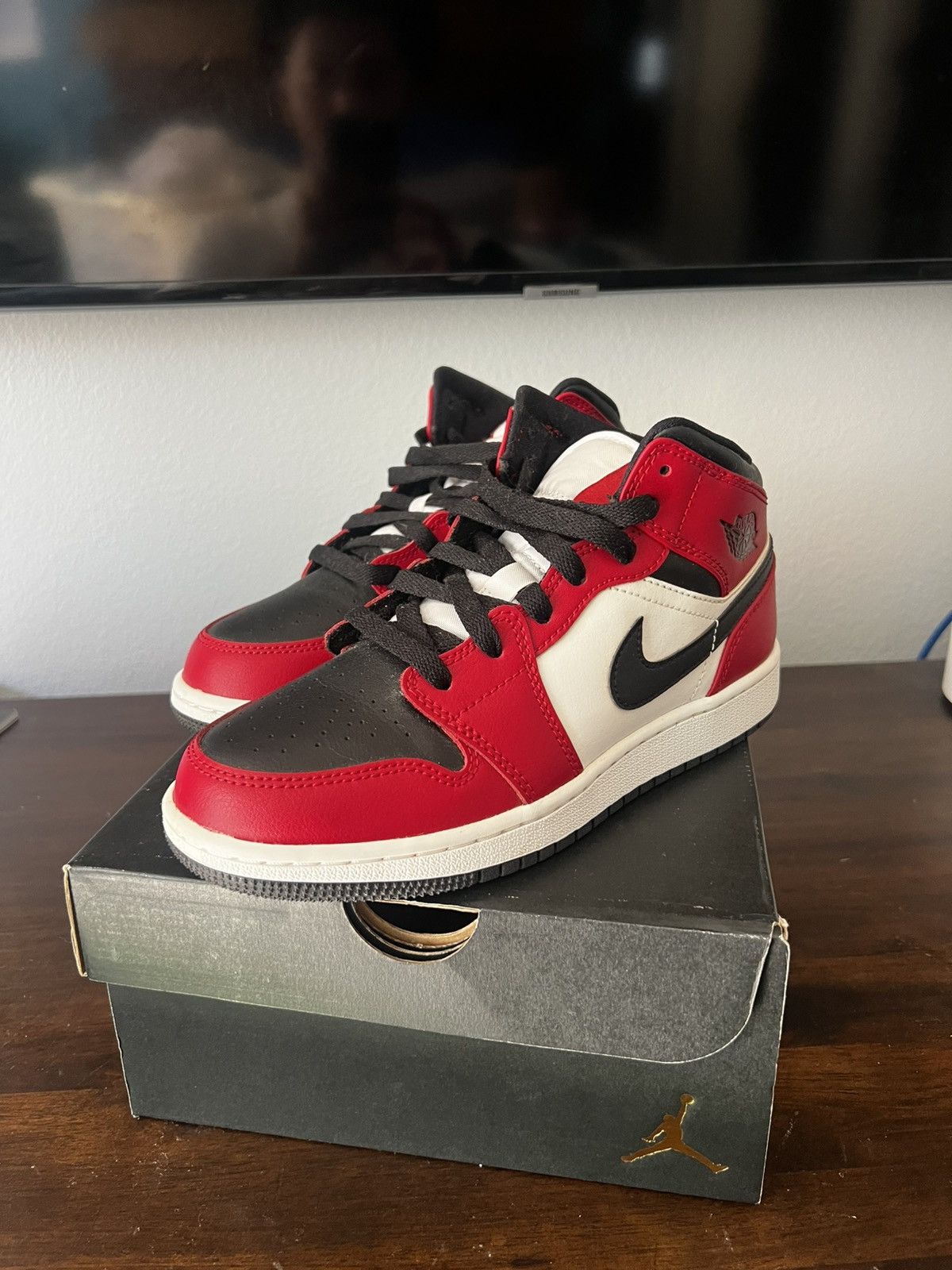 Jordan Brand Air Jordan 1 Mid (GS) Black/Black-Gym Red size 4.5Y Size US 6 / IT 36 - 2 Thumbnail