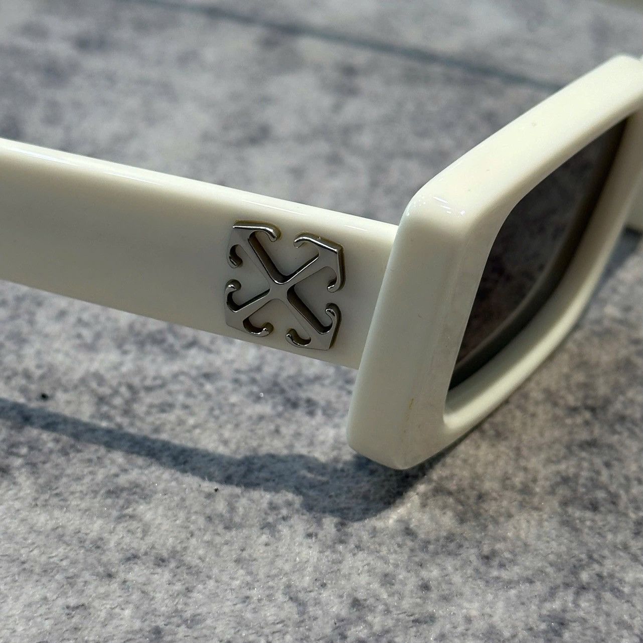 Off-White OFF WHITE ARTHUR WHITE DARK GREY SUNGLASSES Size ONE SIZE - 3 Thumbnail