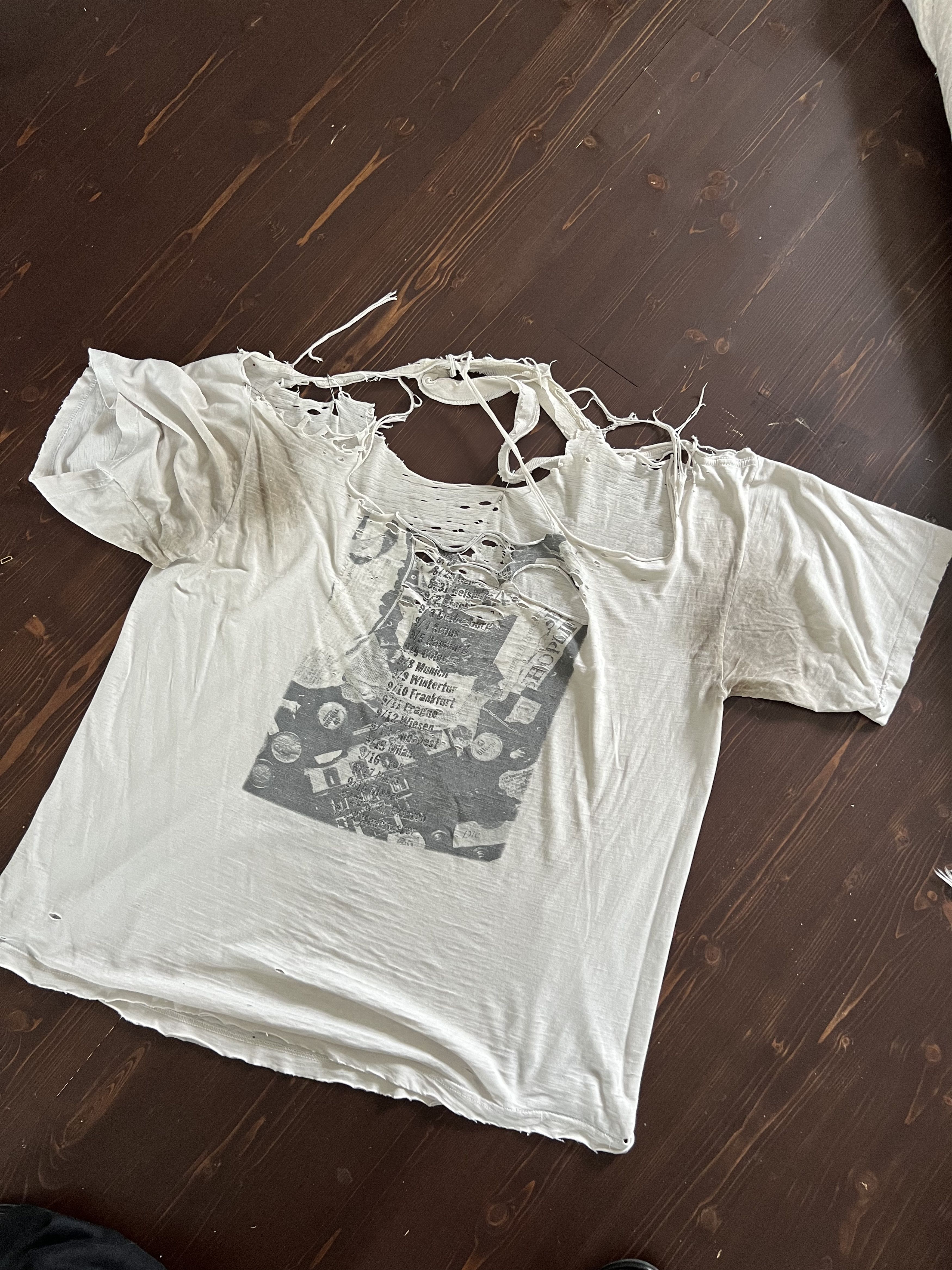 Band Tees Vintage Distressed Thrashed Green Day Riot Shirt Size US L / EU 52-54 / 3 - 7 Thumbnail